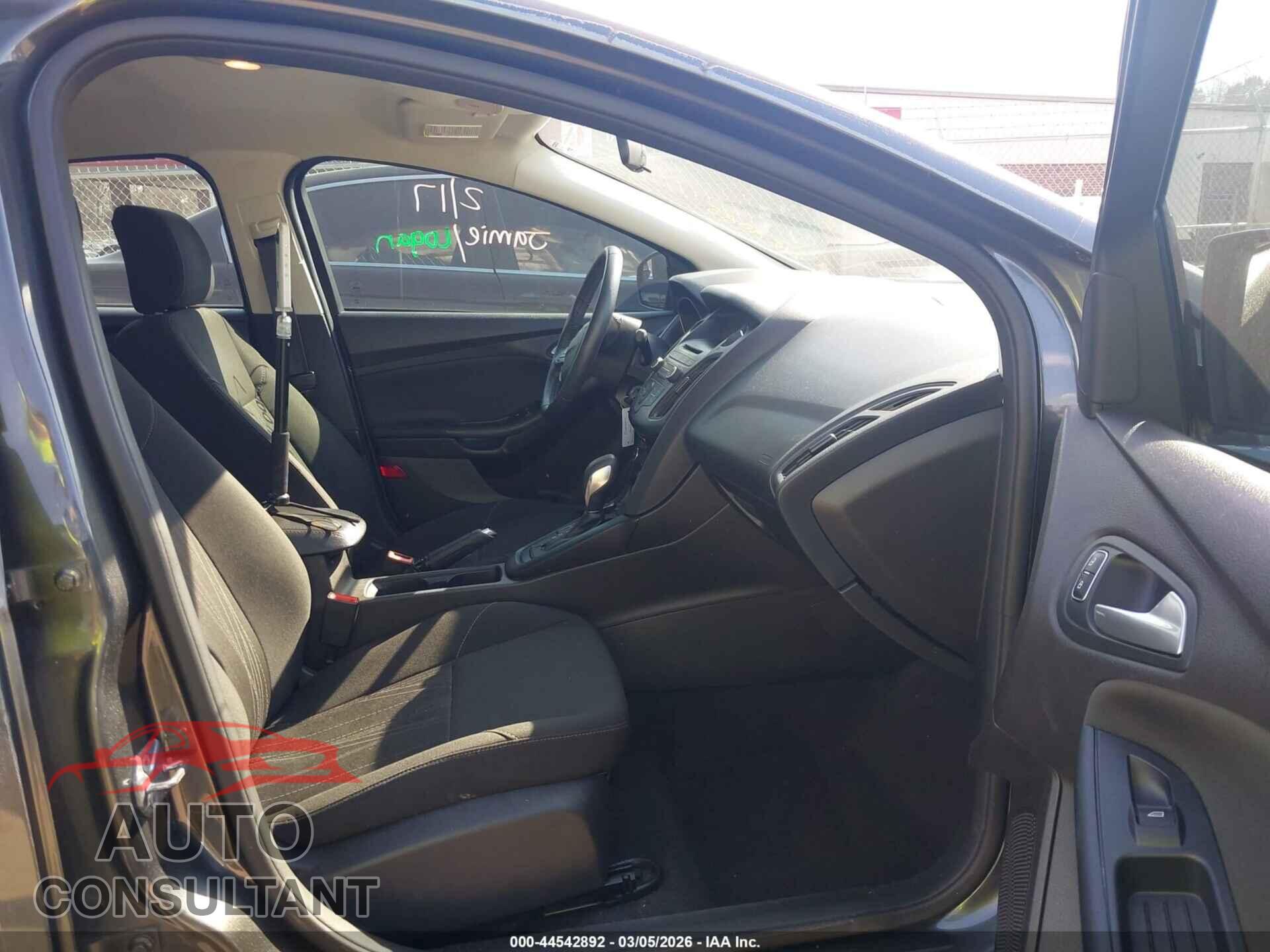 FORD FOCUS 2017 - 1FADP3FEXHL266207