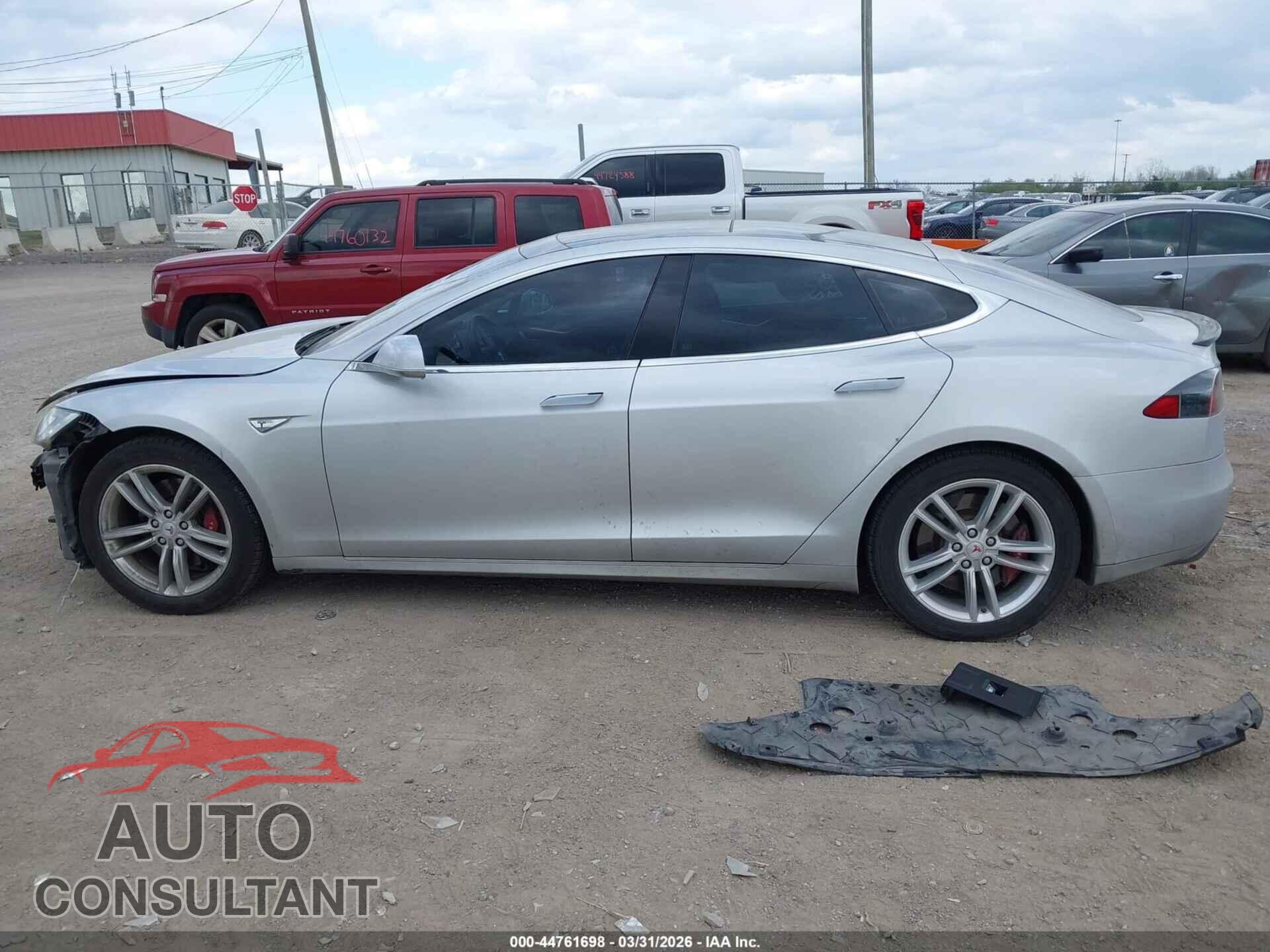 TESLA MODEL S 2013 - 5YJSA1DPXDFP13062