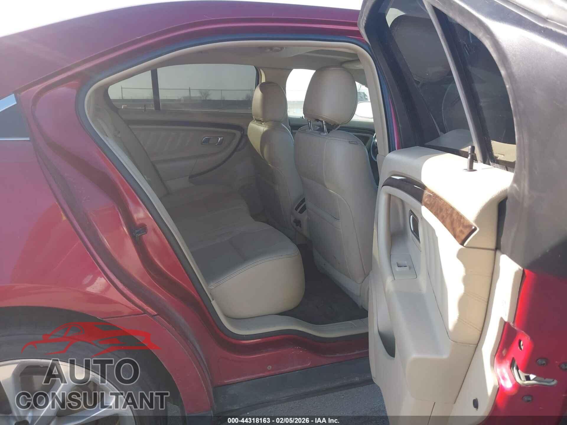 FORD TAURUS 2017 - 1FAHP2F85HG142876