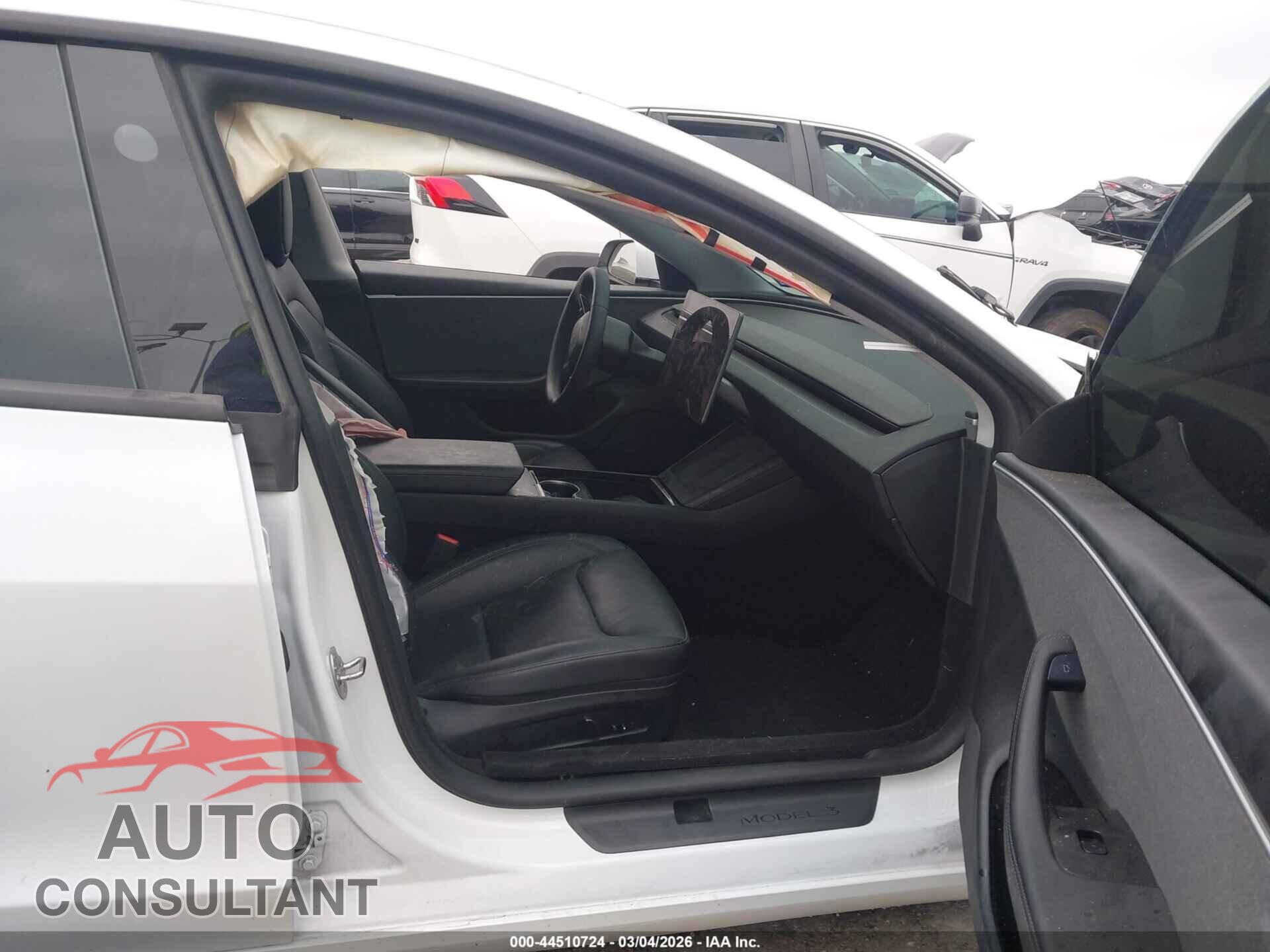 TESLA MODEL 3 2025 - 5YJ3E1EA8SF038179