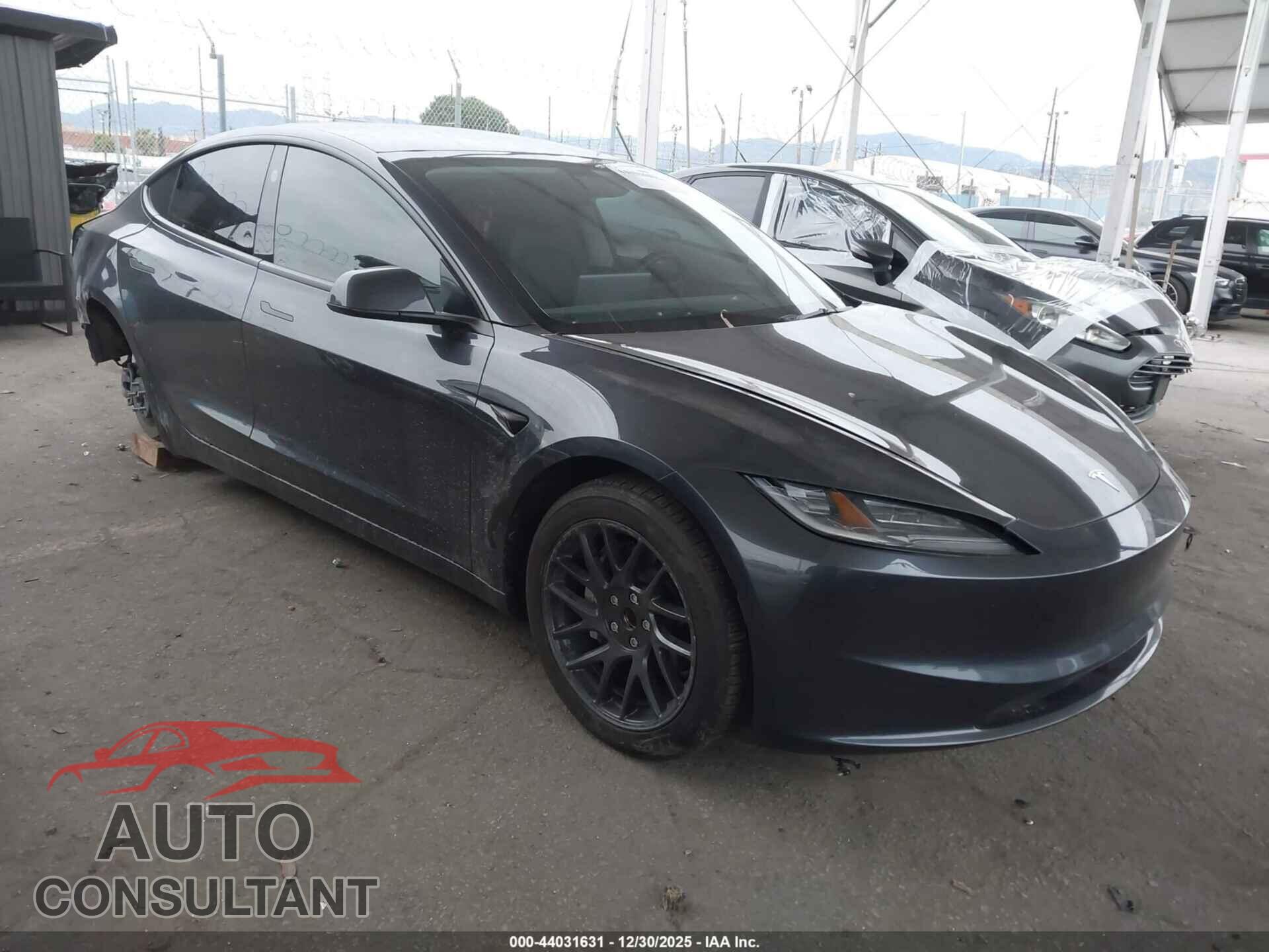 TESLA MODEL 3 2024 - 5YJ3E1EA5RF726005