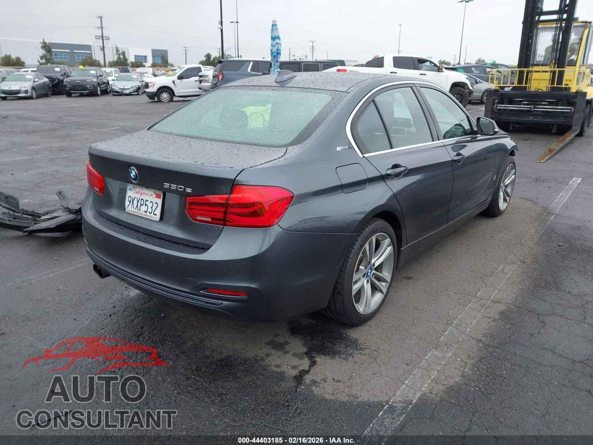 BMW 330E 2017 - WBA8E1C30HA158731