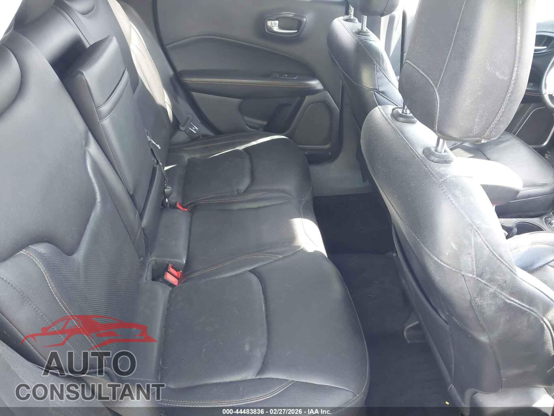 JEEP COMPASS 2018 - 3C4NJCCB9JT122653