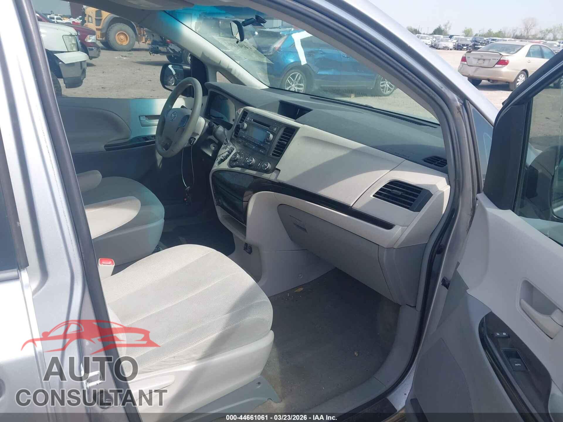 TOYOTA SIENNA 2012 - 5TDKA3DC7CS015513