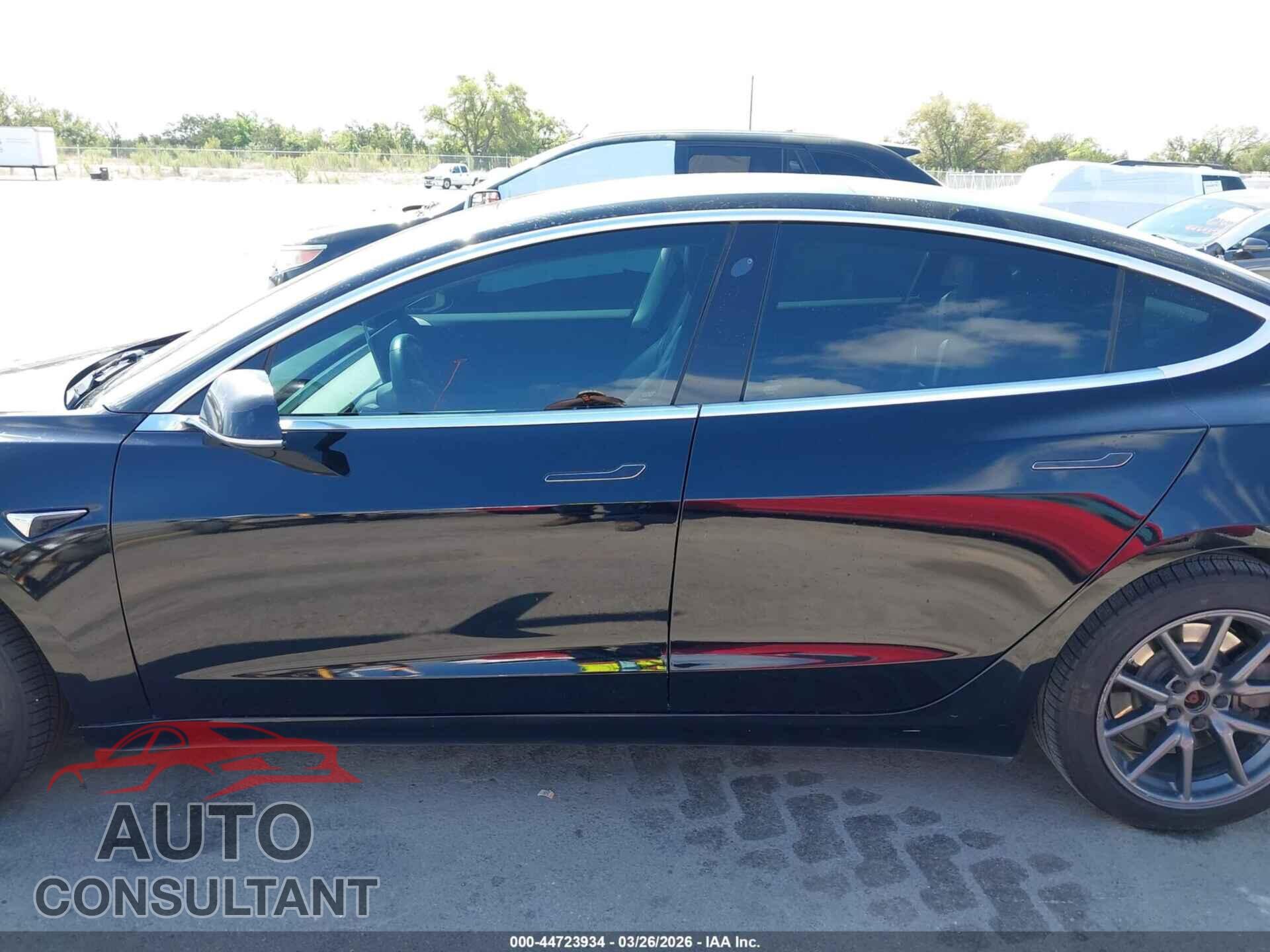 TESLA MODEL 3 2019 - 5YJ3E1EB5KF385672
