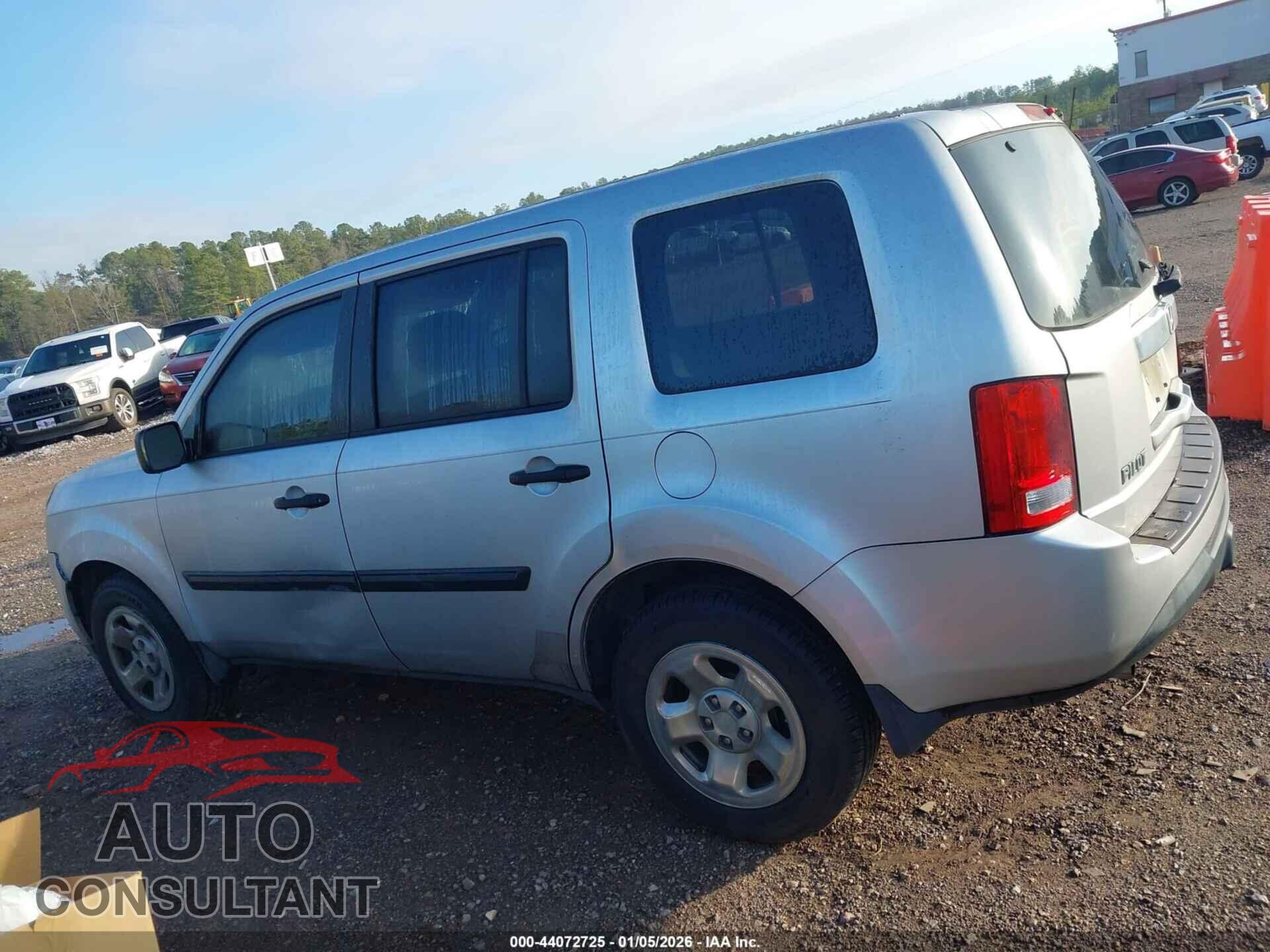 HONDA PILOT 2015 - 5FNYF3H27FB015145