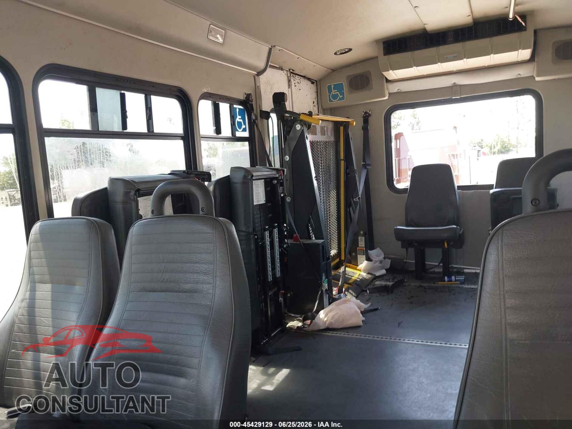 FORD E-350 CUTAWAY 2018 - 1FDEE3F68JDC20979