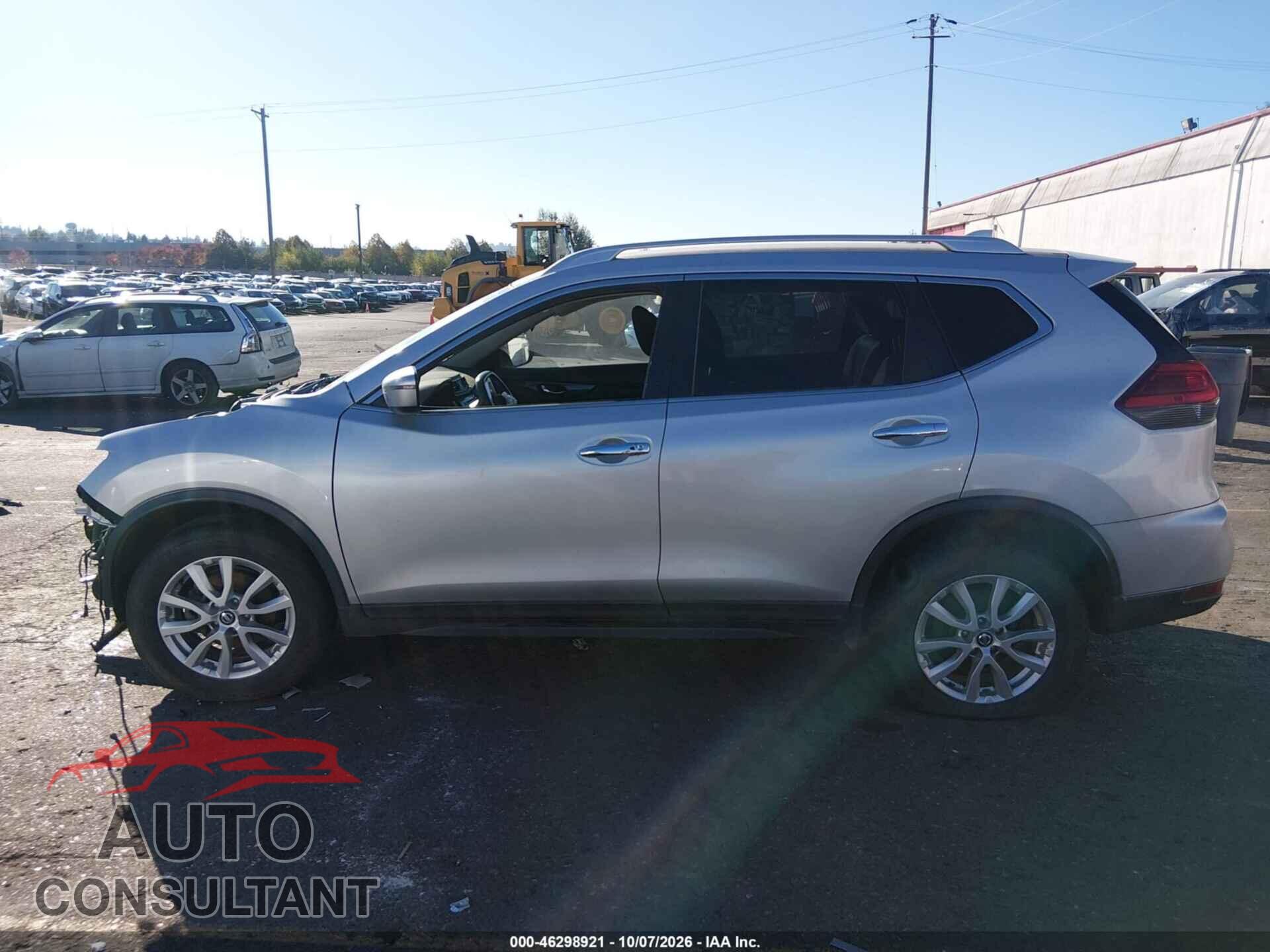 NISSAN ROGUE 2017 - KNMAT2MV2HP543799