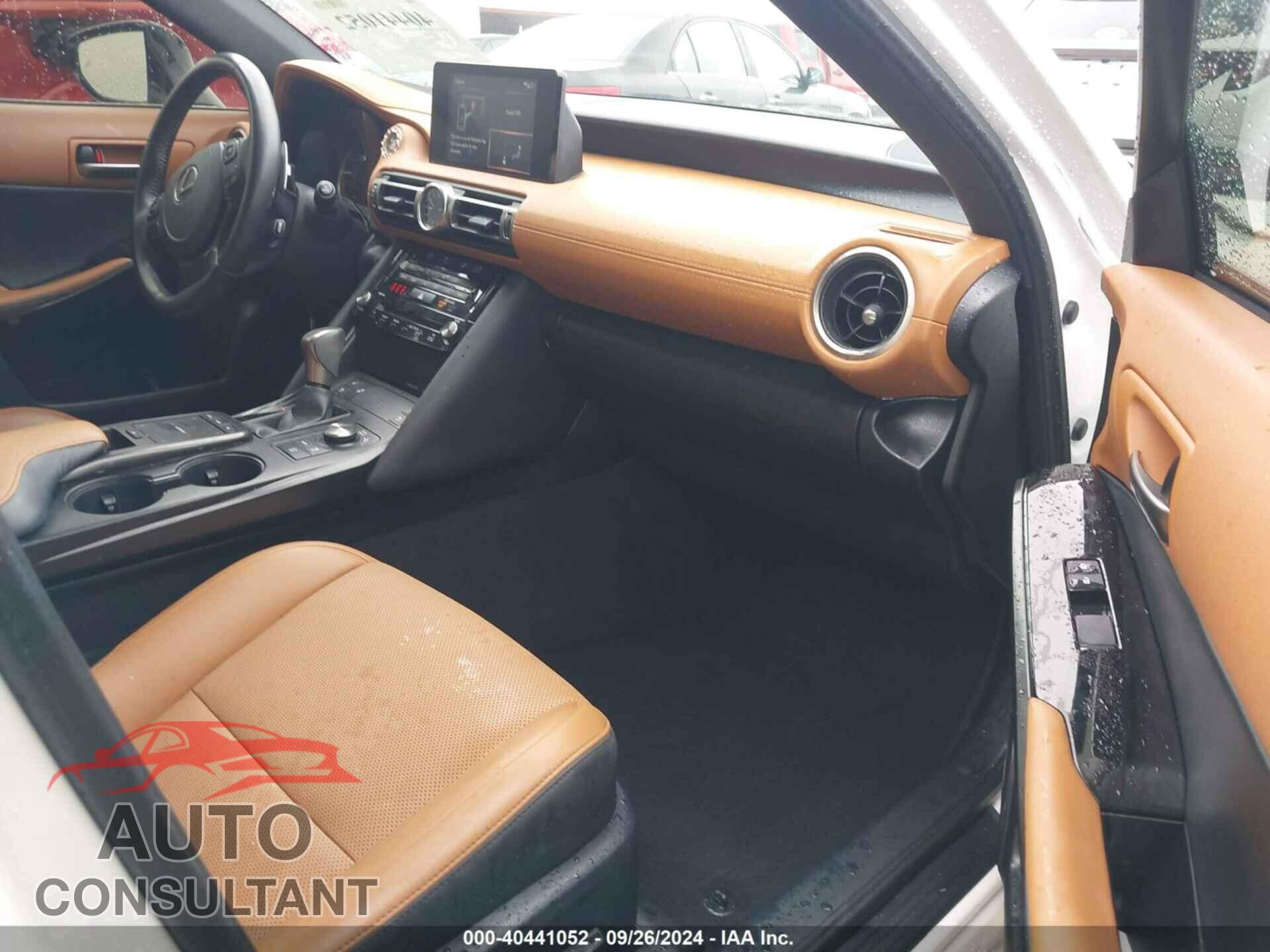 LEXUS IS 300 2021 - JTHCA1D24M5113422