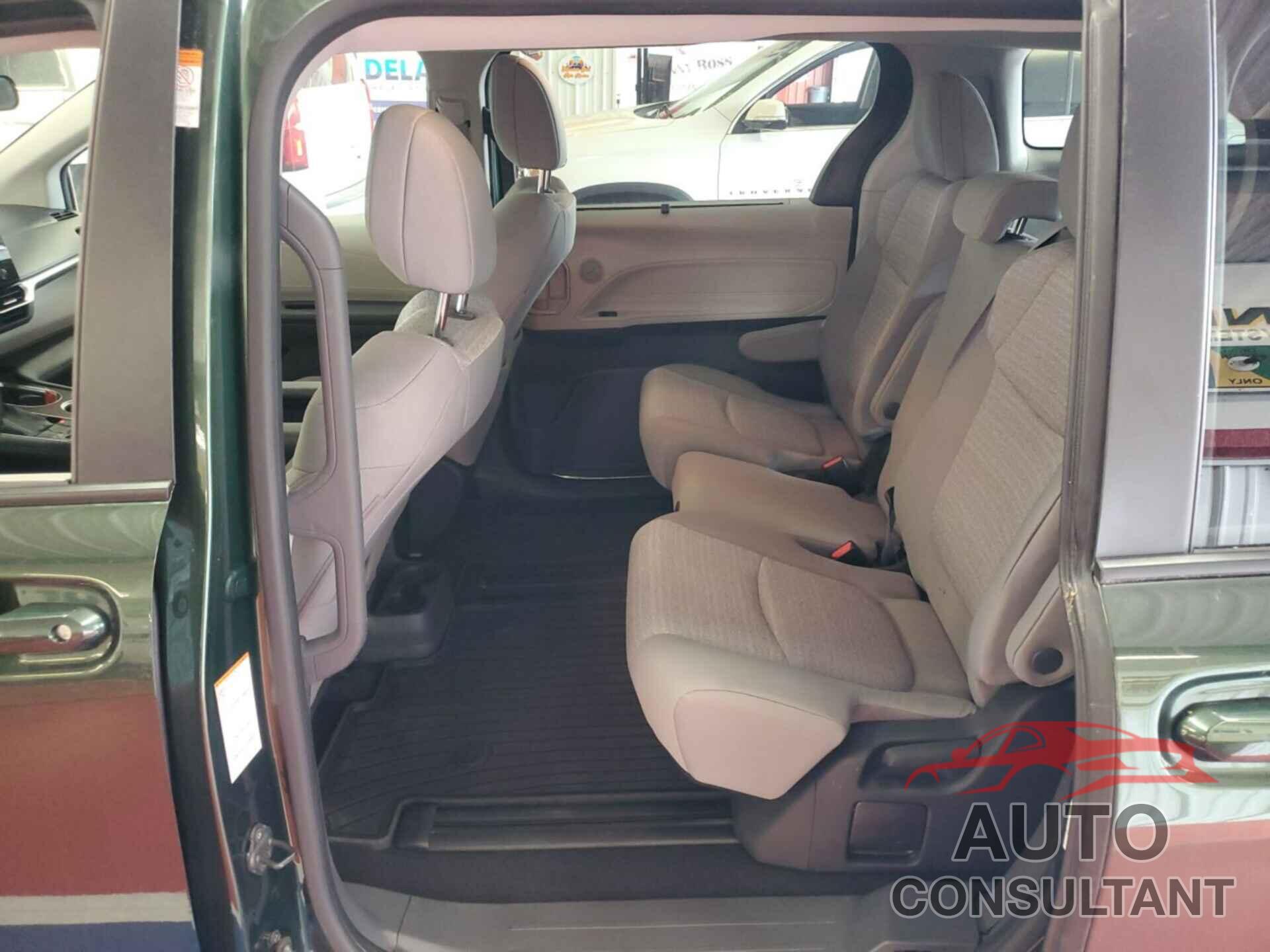 TOYOTA SIENNA 2022 - 5TDKRKEC5NS087959