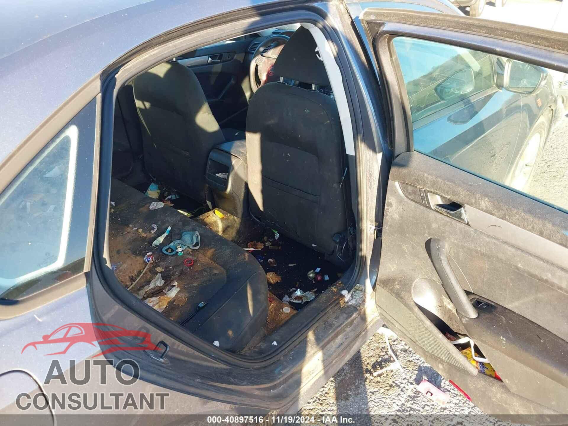 VOLKSWAGEN PASSAT 2013 - 1VWAH7A3XDC087776