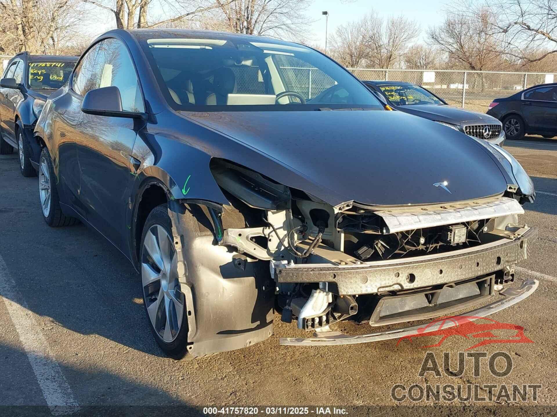 TESLA MODEL Y 2020 - 5YJYGDEEXLF031577