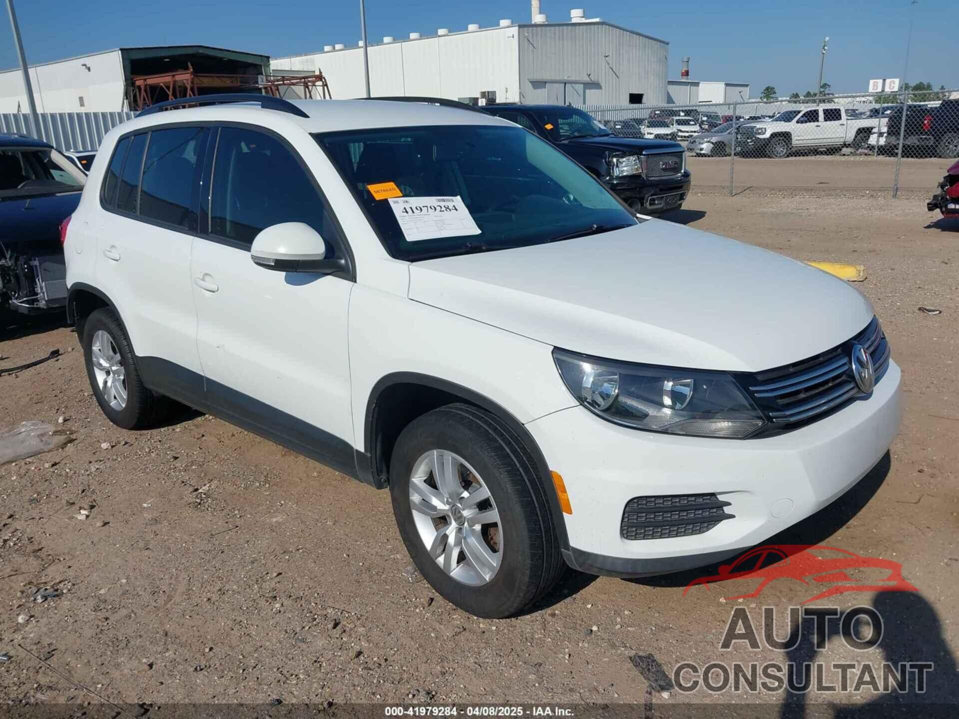 VOLKSWAGEN TIGUAN 2015 - WVGAV7AX2FW608971