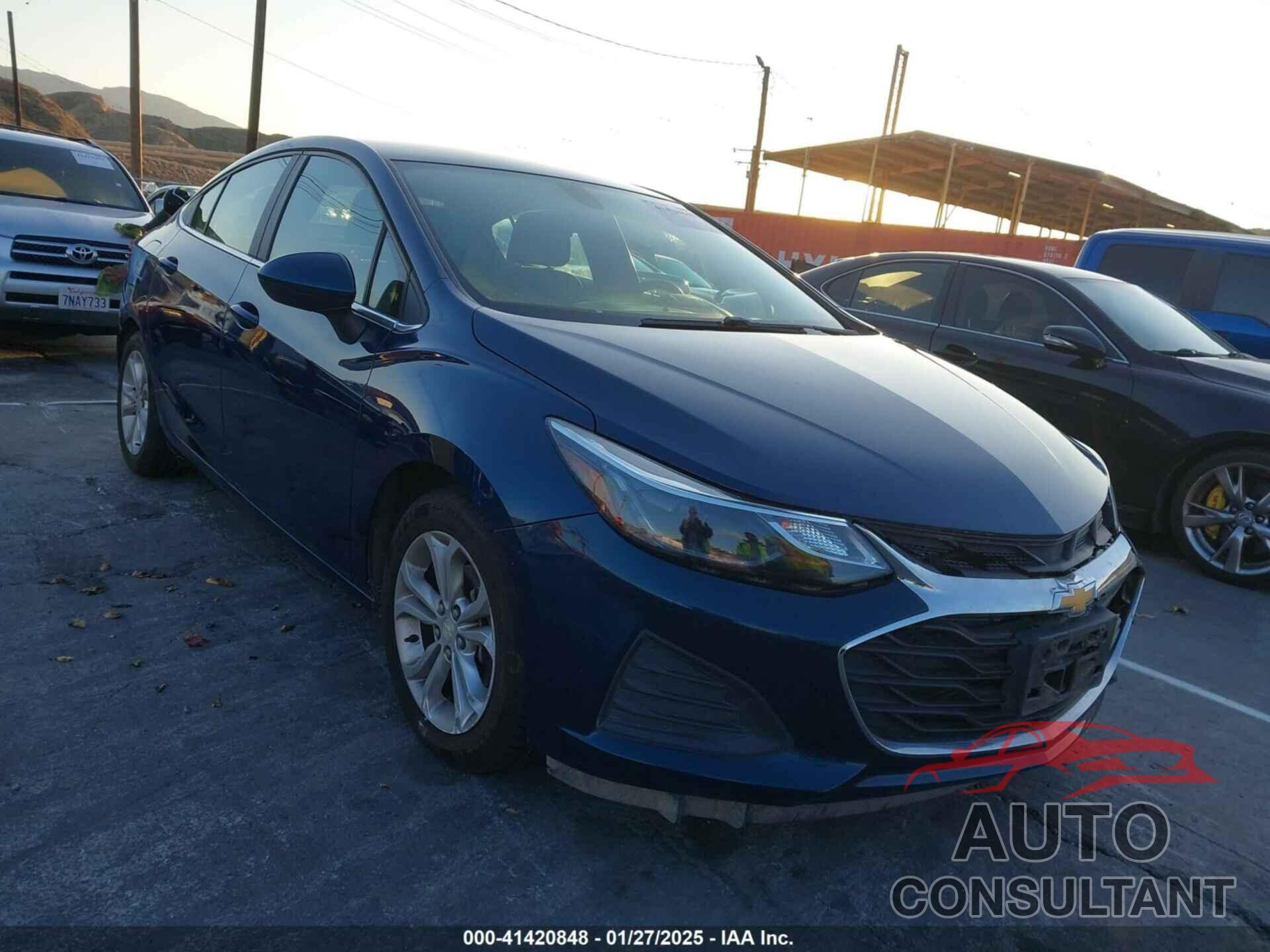 CHEVROLET CRUZE 2019 - 1G1BE5SMAK7111261