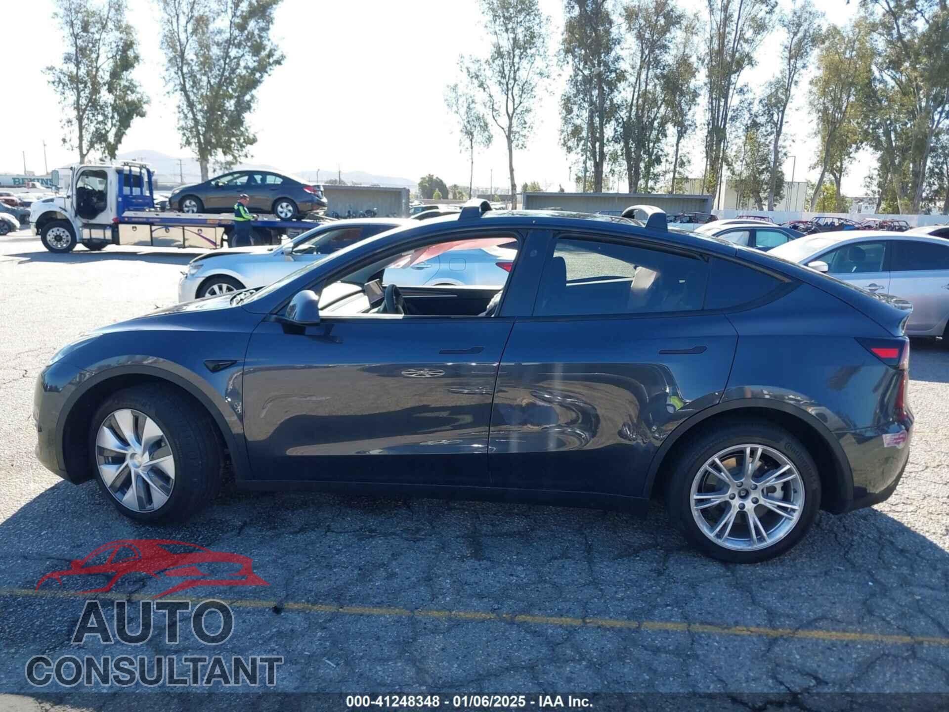 TESLA MODEL Y 2024 - 7SAYGDEE8RF080904