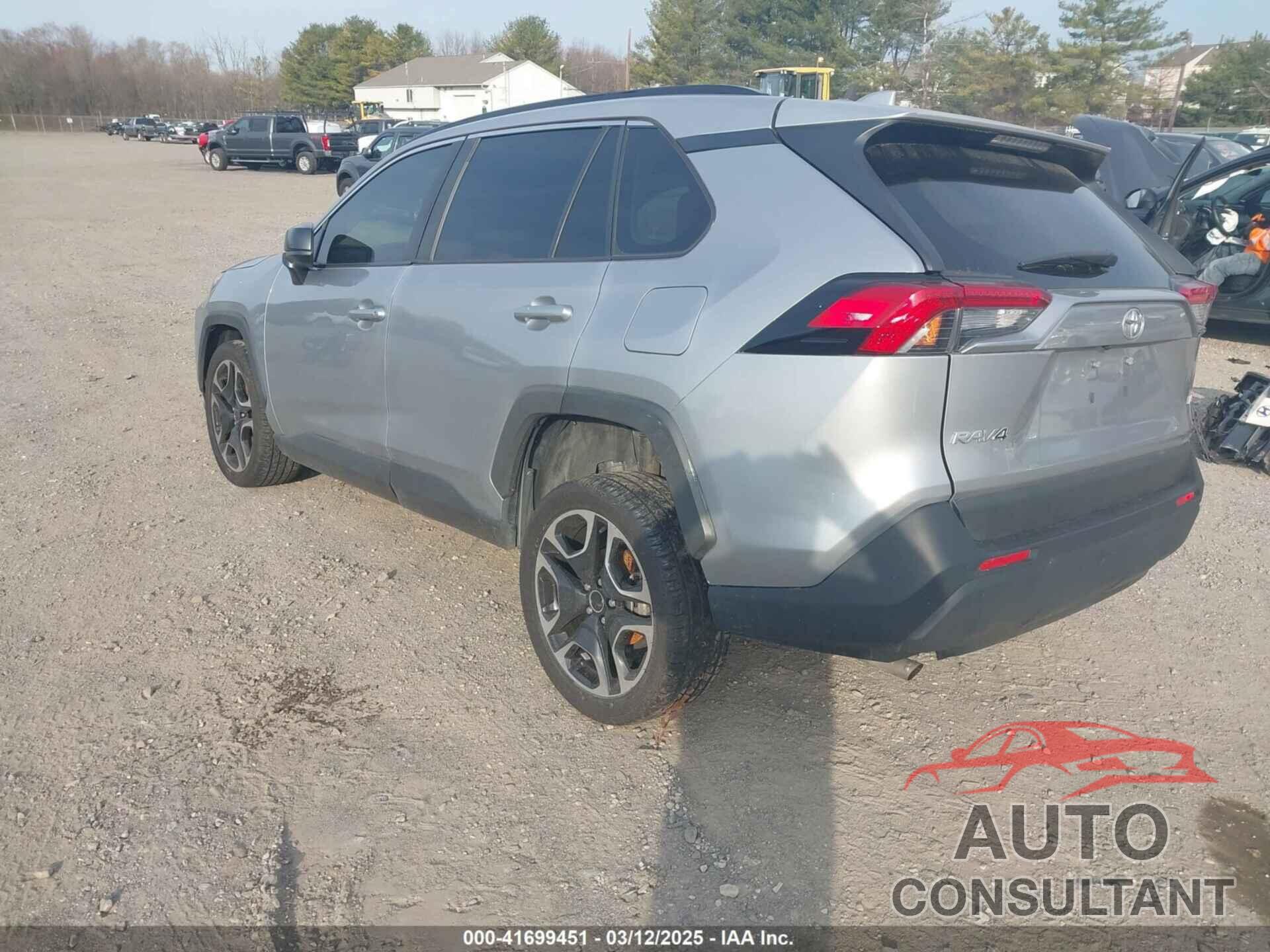 TOYOTA RAV4 2019 - JTMH1RFVXKD041982