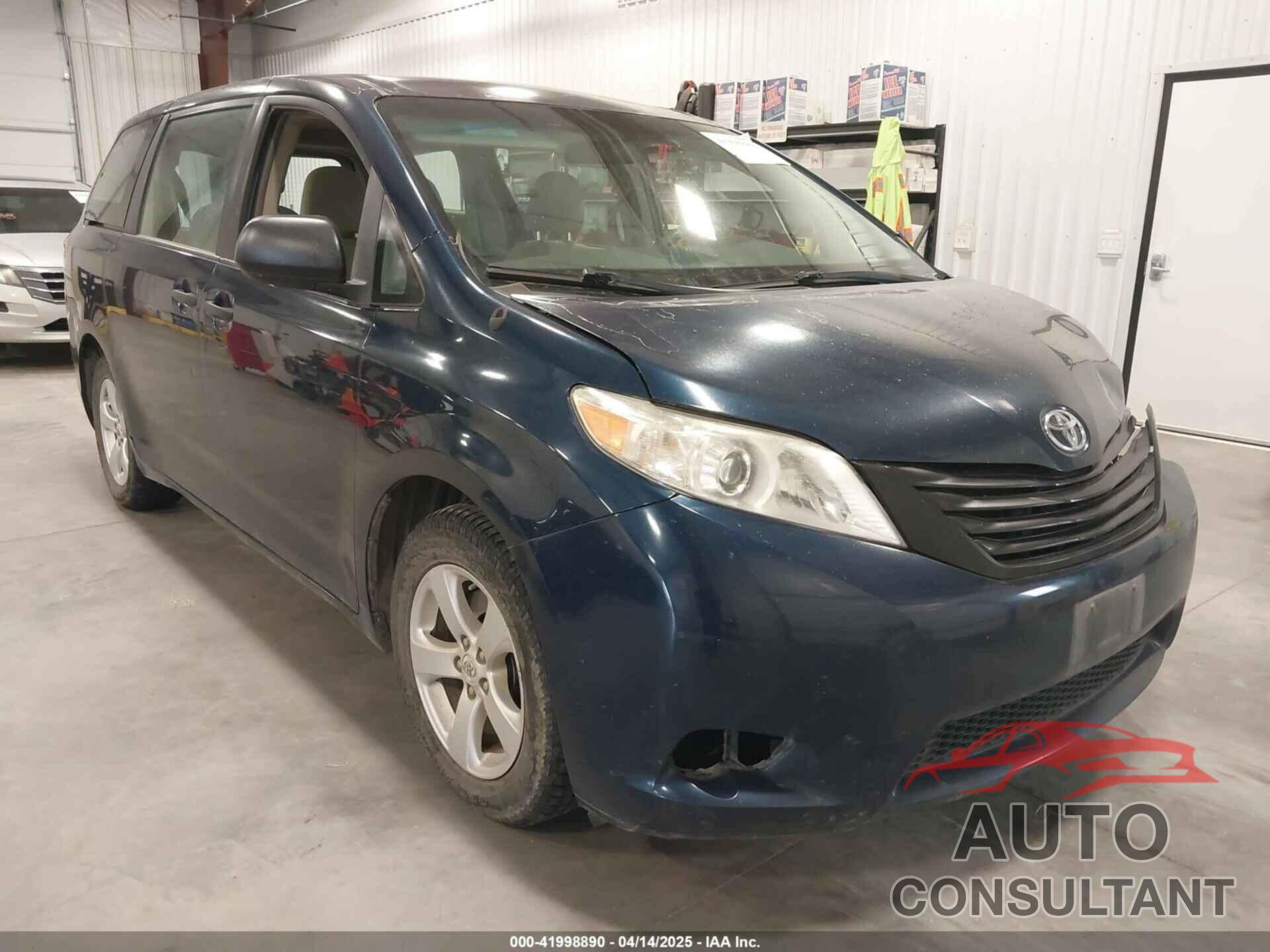 TOYOTA SIENNA 2011 - 5TDZK3DC8BS125884