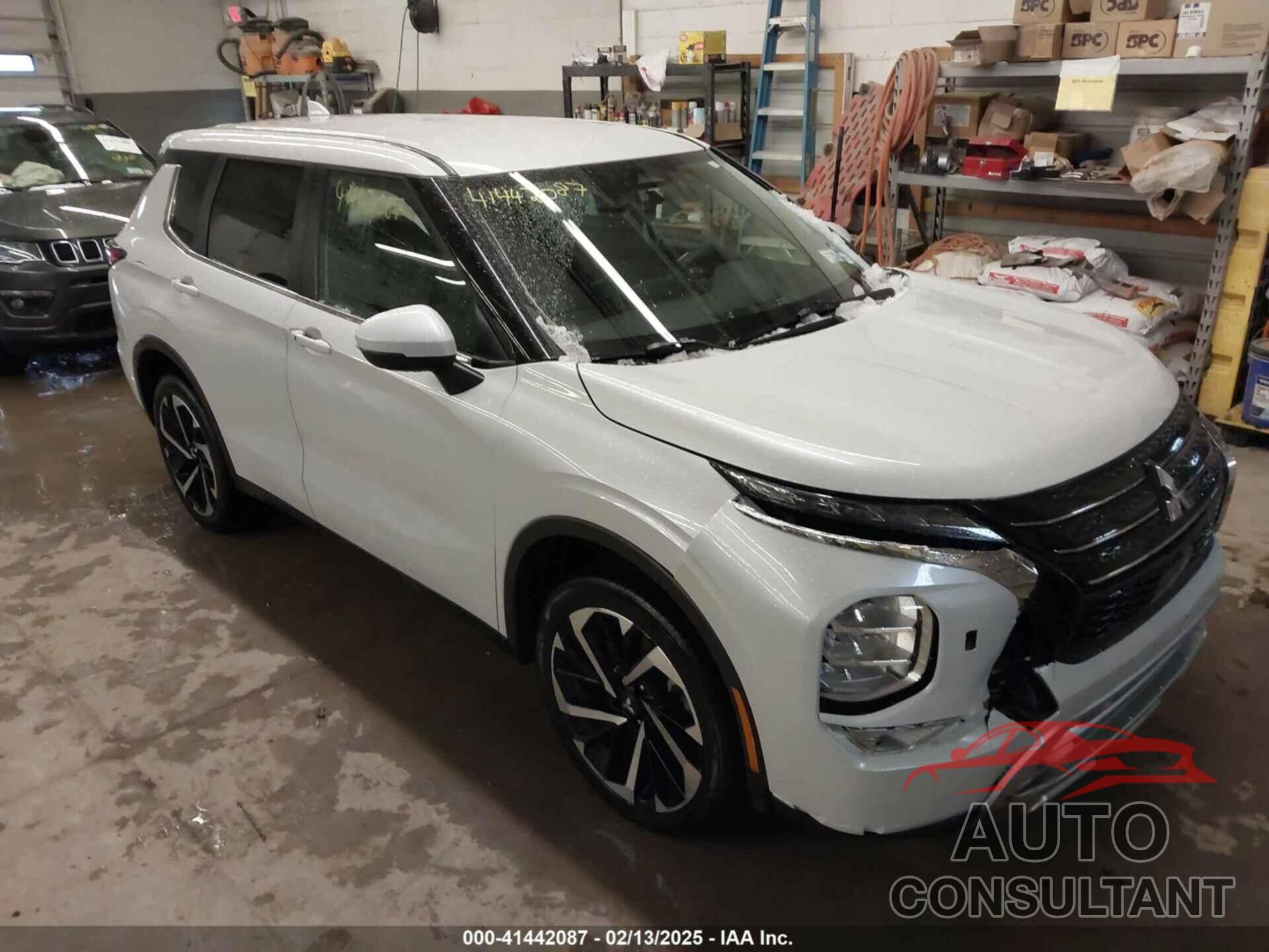 MITSUBISHI OUTLANDER 2023 - JA4J4UA89PZ030473