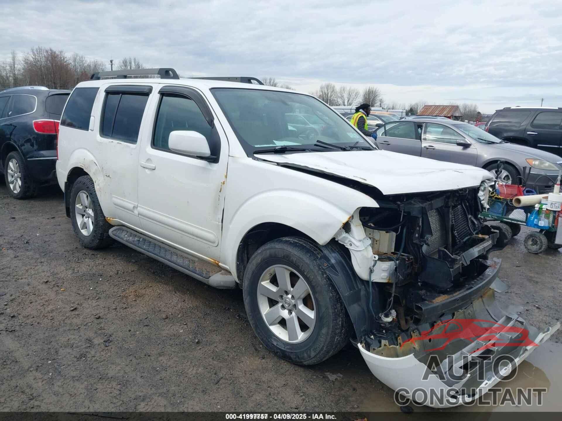 NISSAN PATHFINDER 2011 - 5N1AR1NB2BC635874