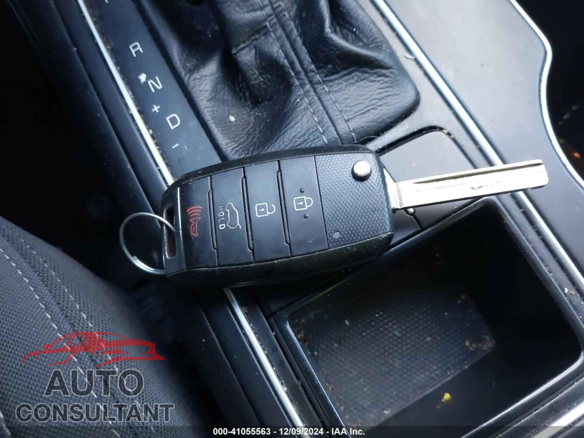 KIA SORENTO 2017 - 5XYPGDA52HG324164