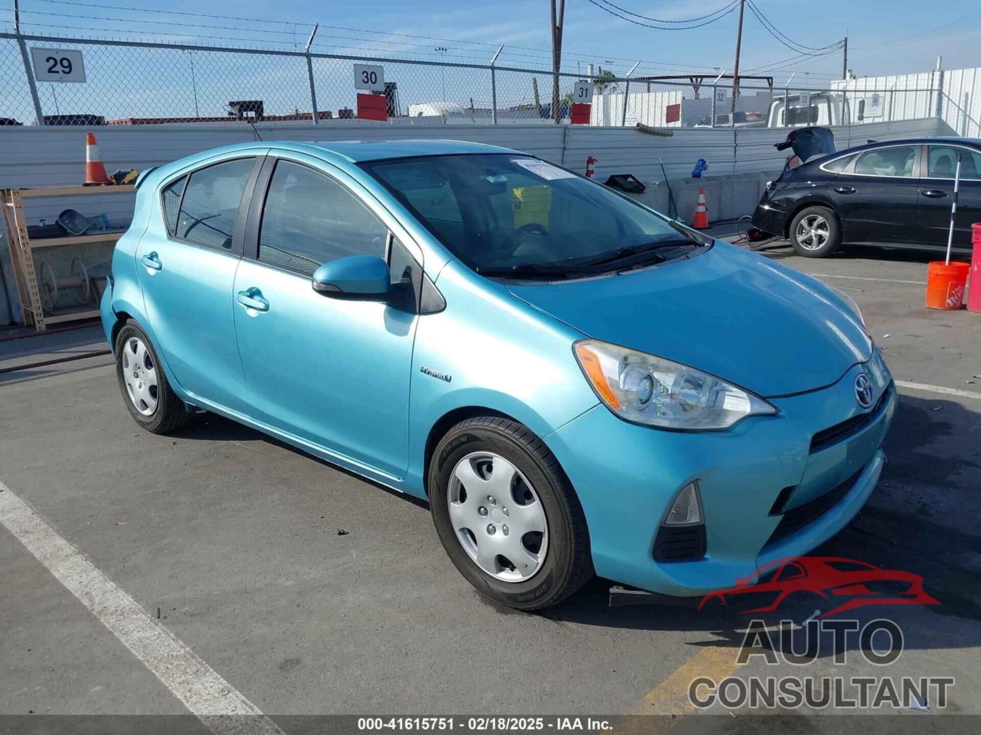 TOYOTA PRIUS C 2014 - JTDKDTB33E1064931