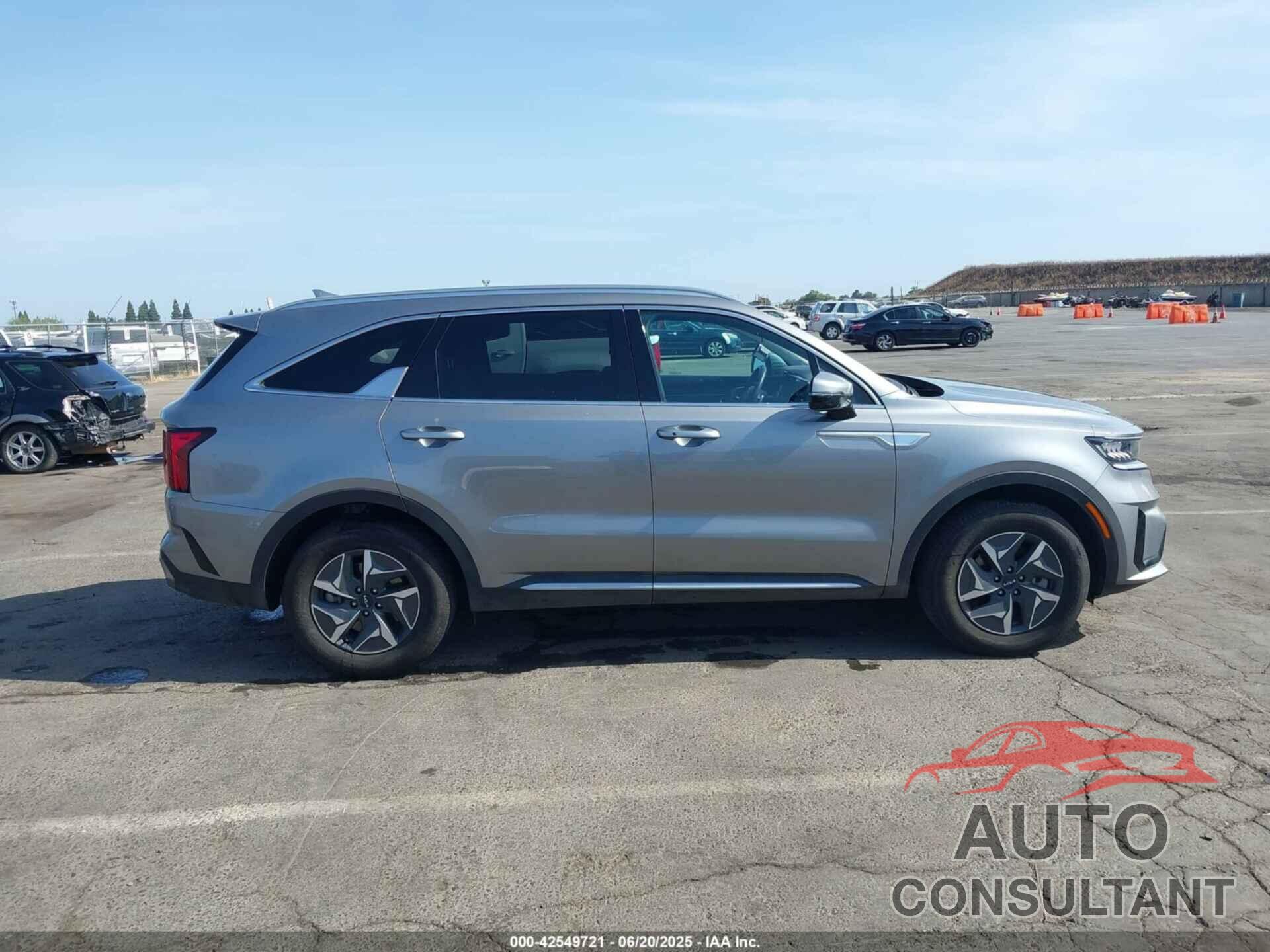 KIA SORENTO HYBRID 2023 - KNDRH4LG8P5136535