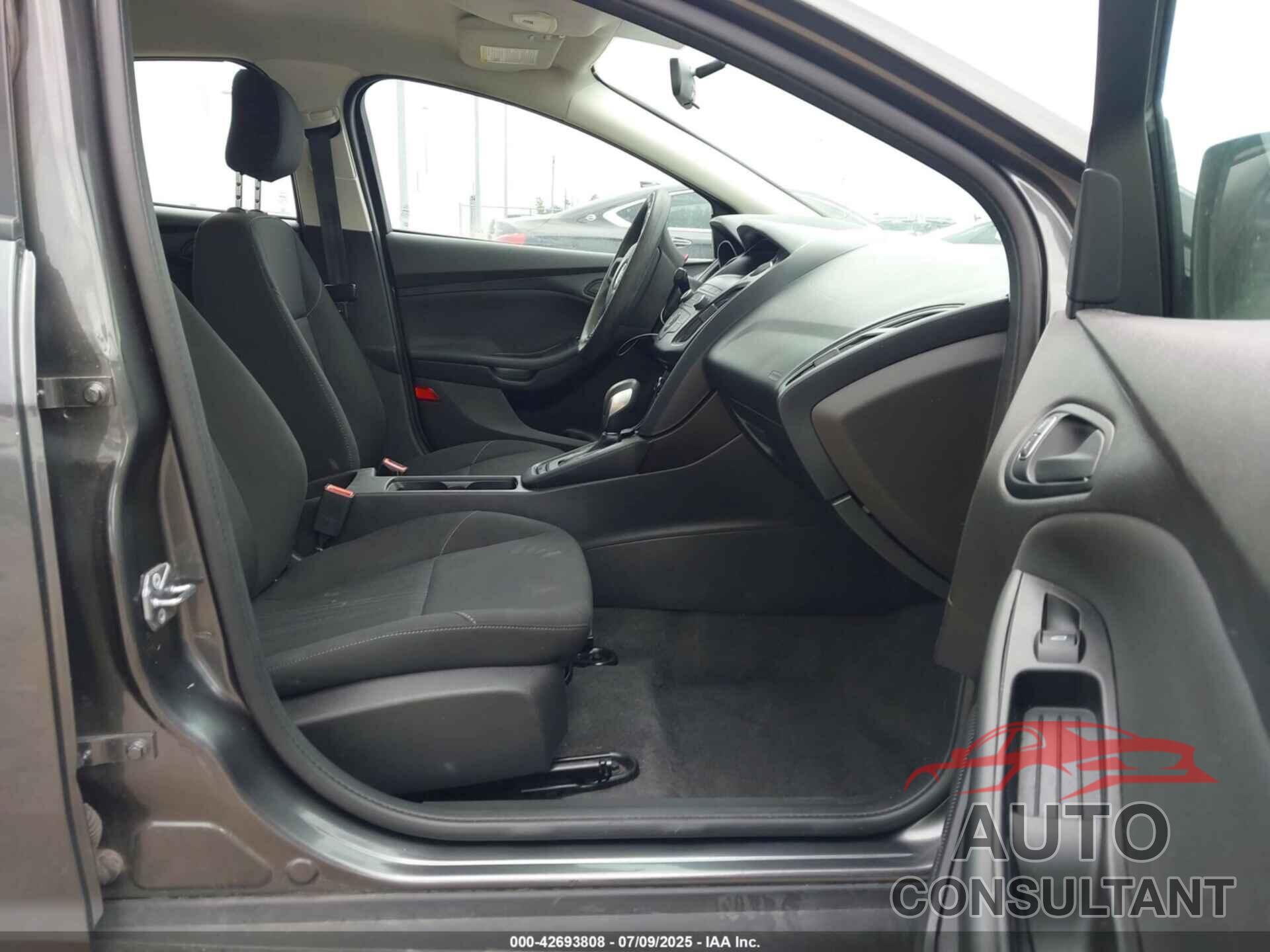 FORD FOCUS 2018 - 1FADP3E21JL244125