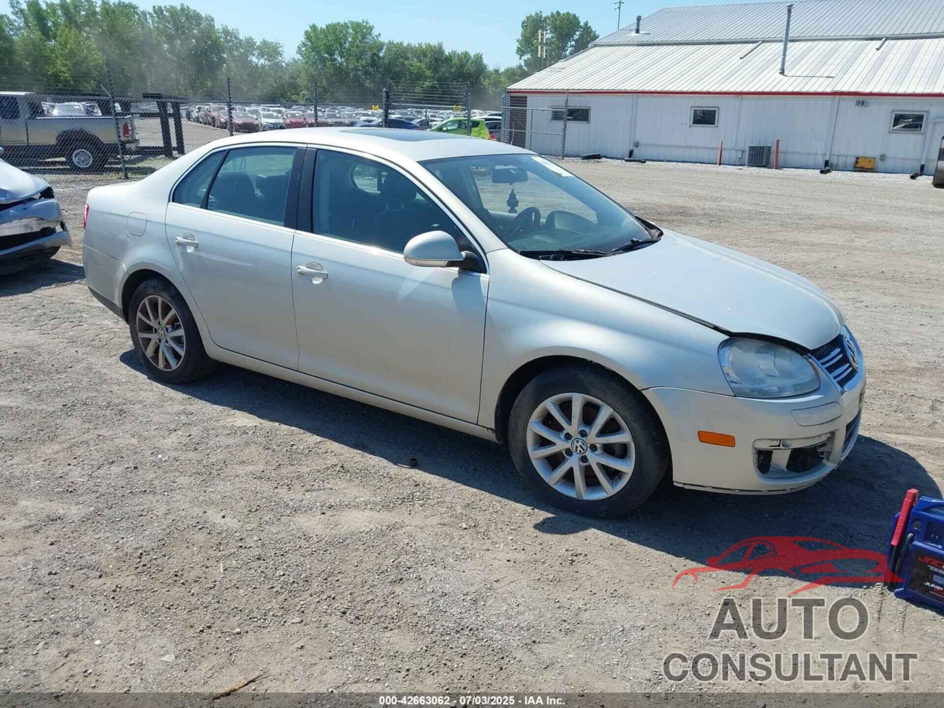 VOLKSWAGEN JETTA 2010 - 3VWRX7AJ5AM047491