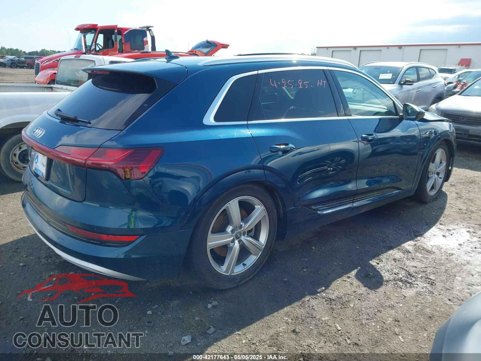 AUDI E-TRON 2019 - WA1LAAGE9KB024865