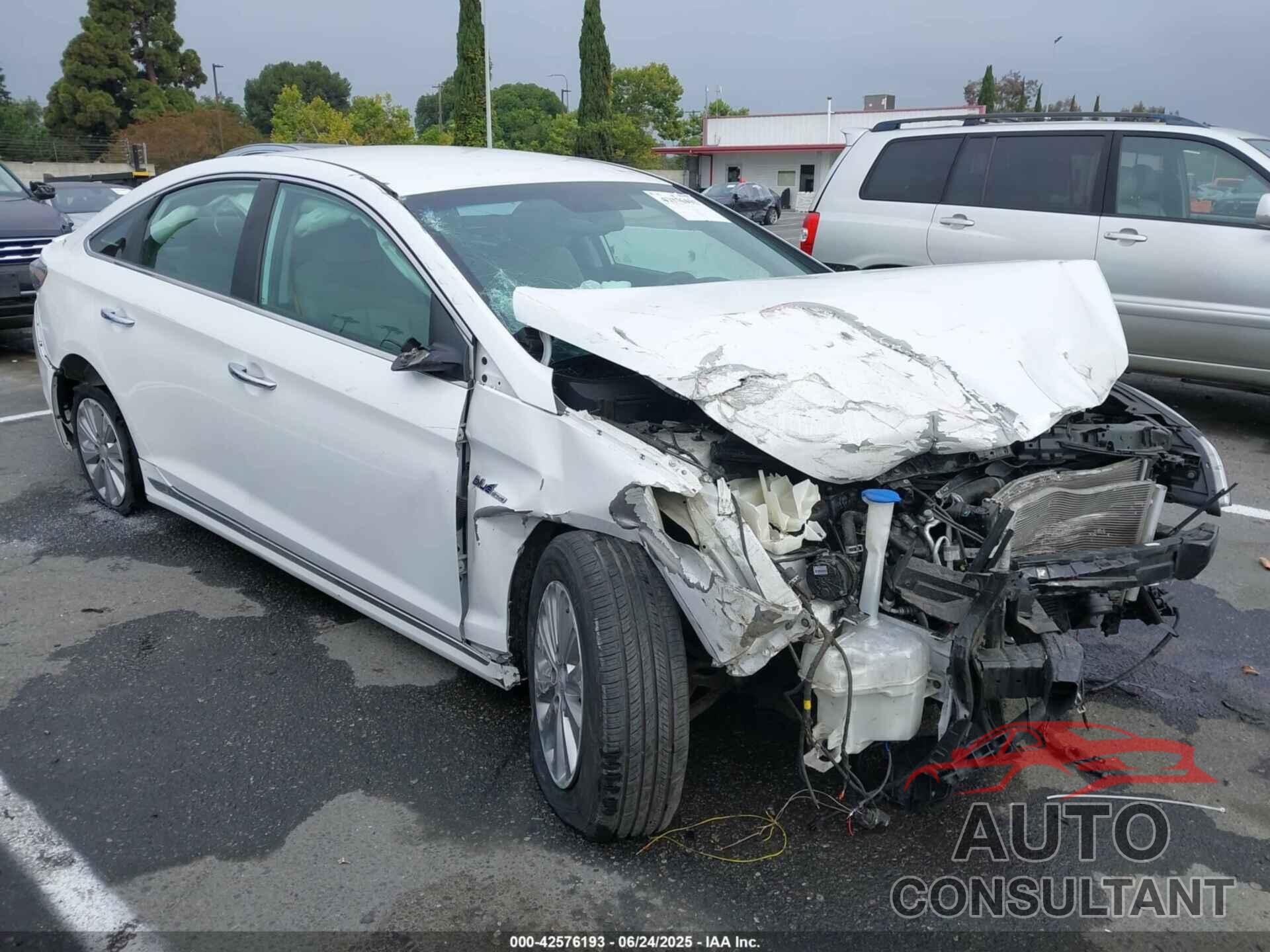 HYUNDAI SONATA HYBRID 2017 - KMHE24L30HA061105