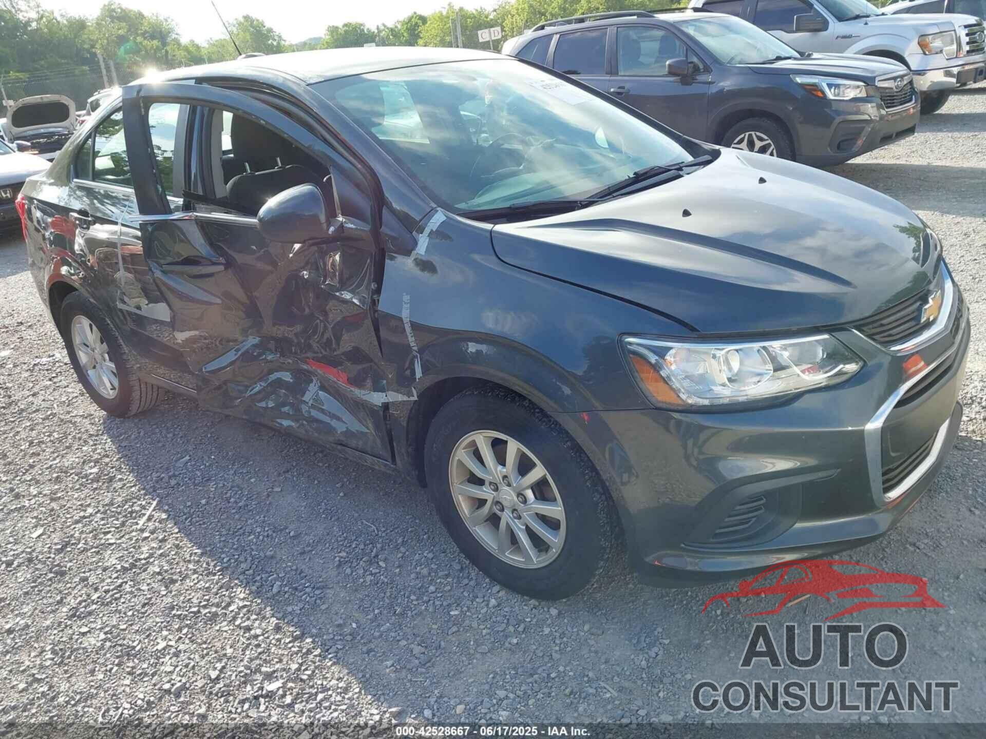 CHEVROLET SONIC 2019 - 1G1JC5SB9K4129561