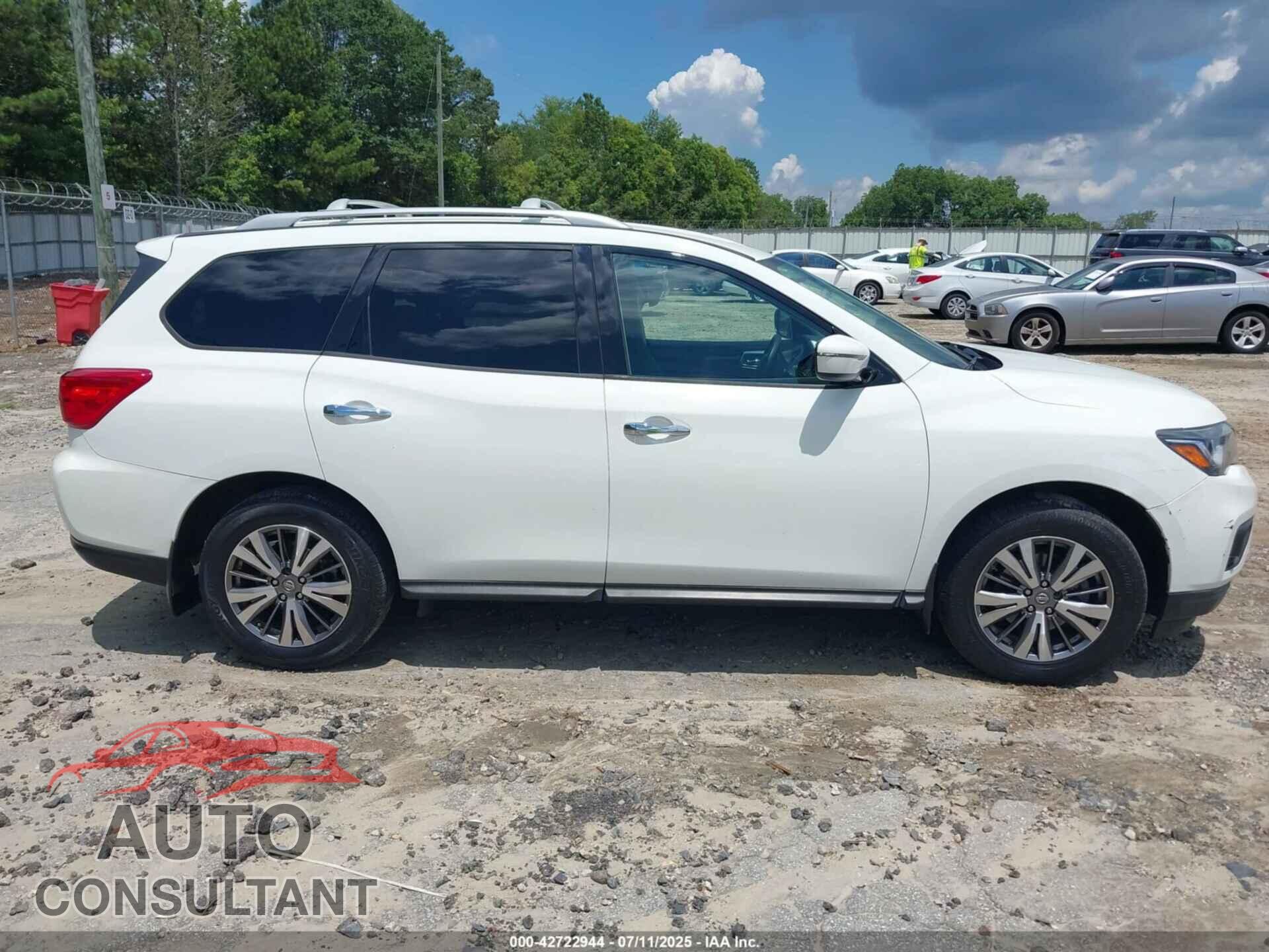NISSAN PATHFINDER 2018 - 5N1DR2MN3JC666015