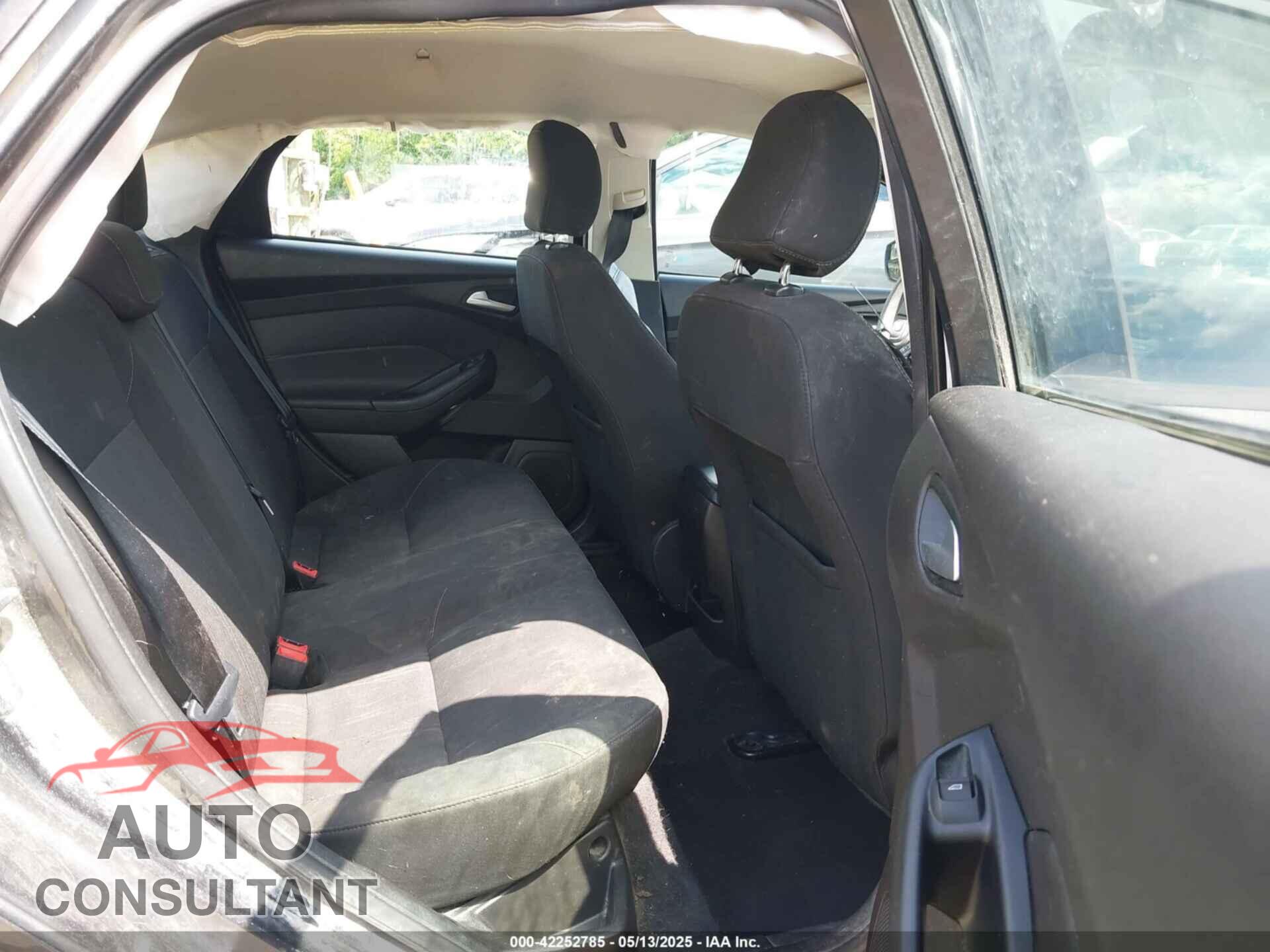 FORD FOCUS 2017 - 1FADP3F28HL263277