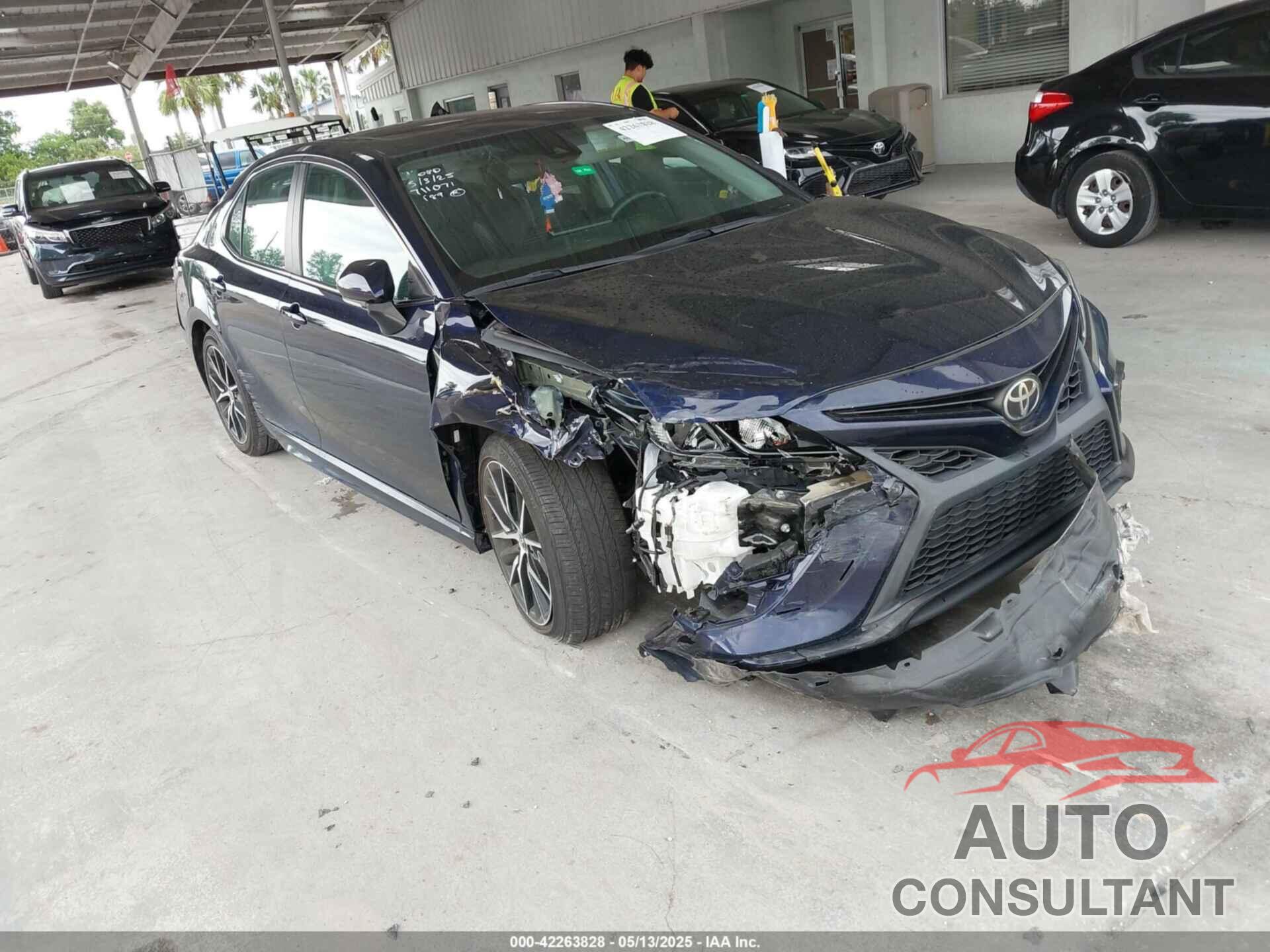 TOYOTA CAMRY 2021 - 4T1G11AK8MU533631