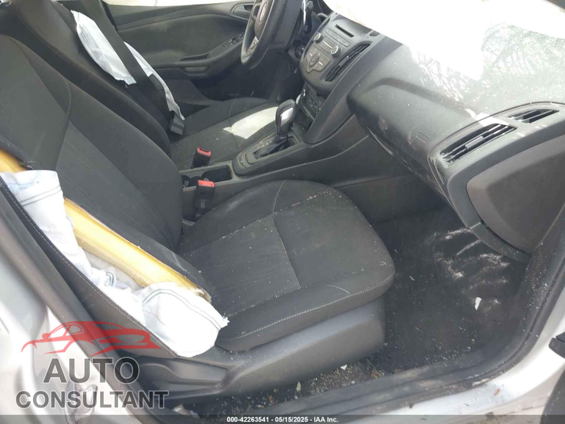 FORD FOCUS 2017 - 1FADP3E22HL338220