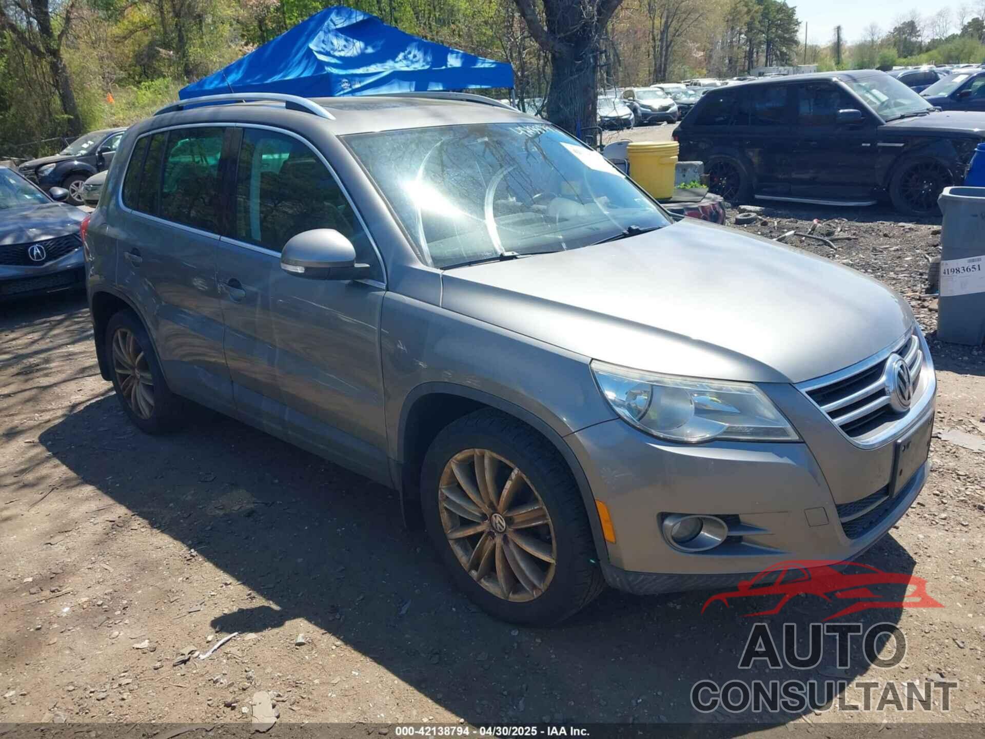 VOLKSWAGEN TIGUAN 2011 - WVGBV7AX8BW514320