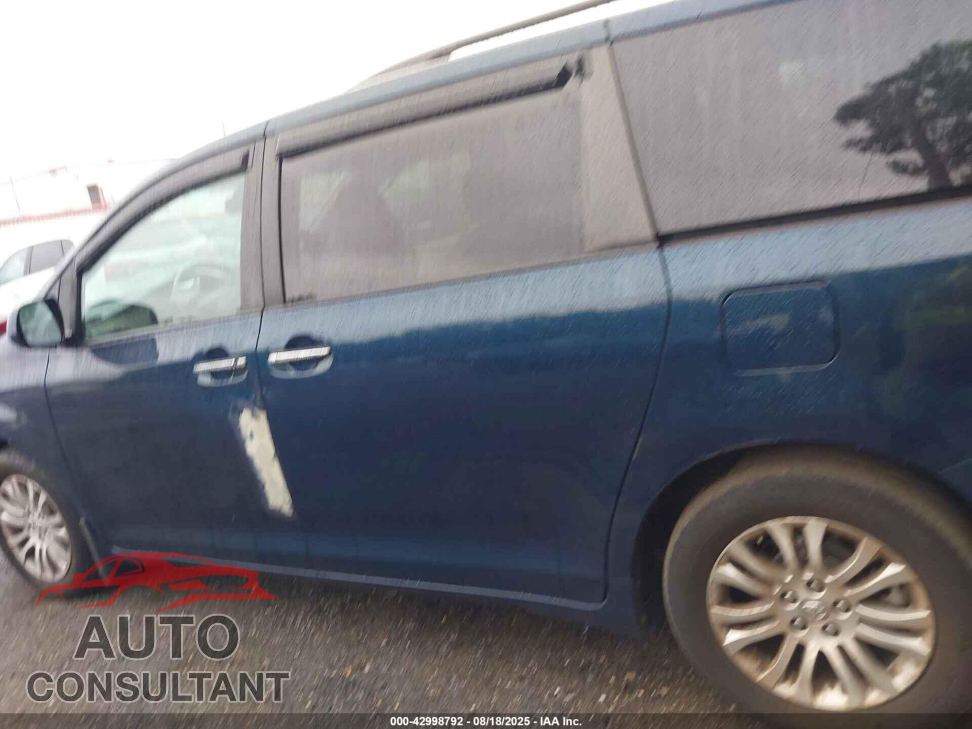 TOYOTA SIENNA 2011 - 5TDYK3DCXBS036765