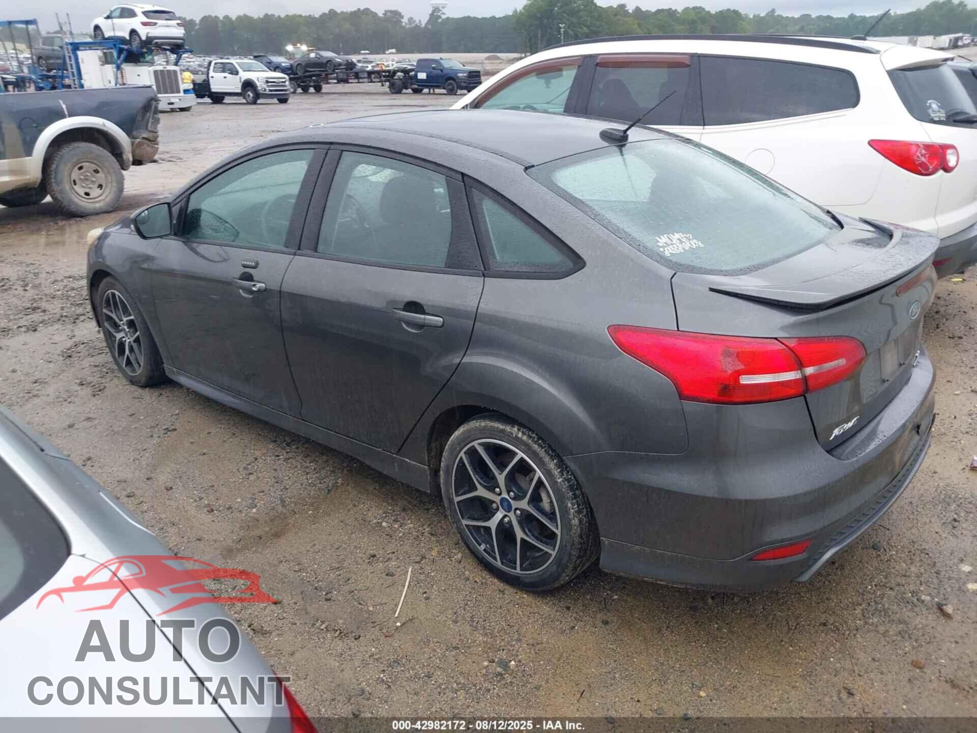 FORD FOCUS 2015 - 1FADP3F23FL372503
