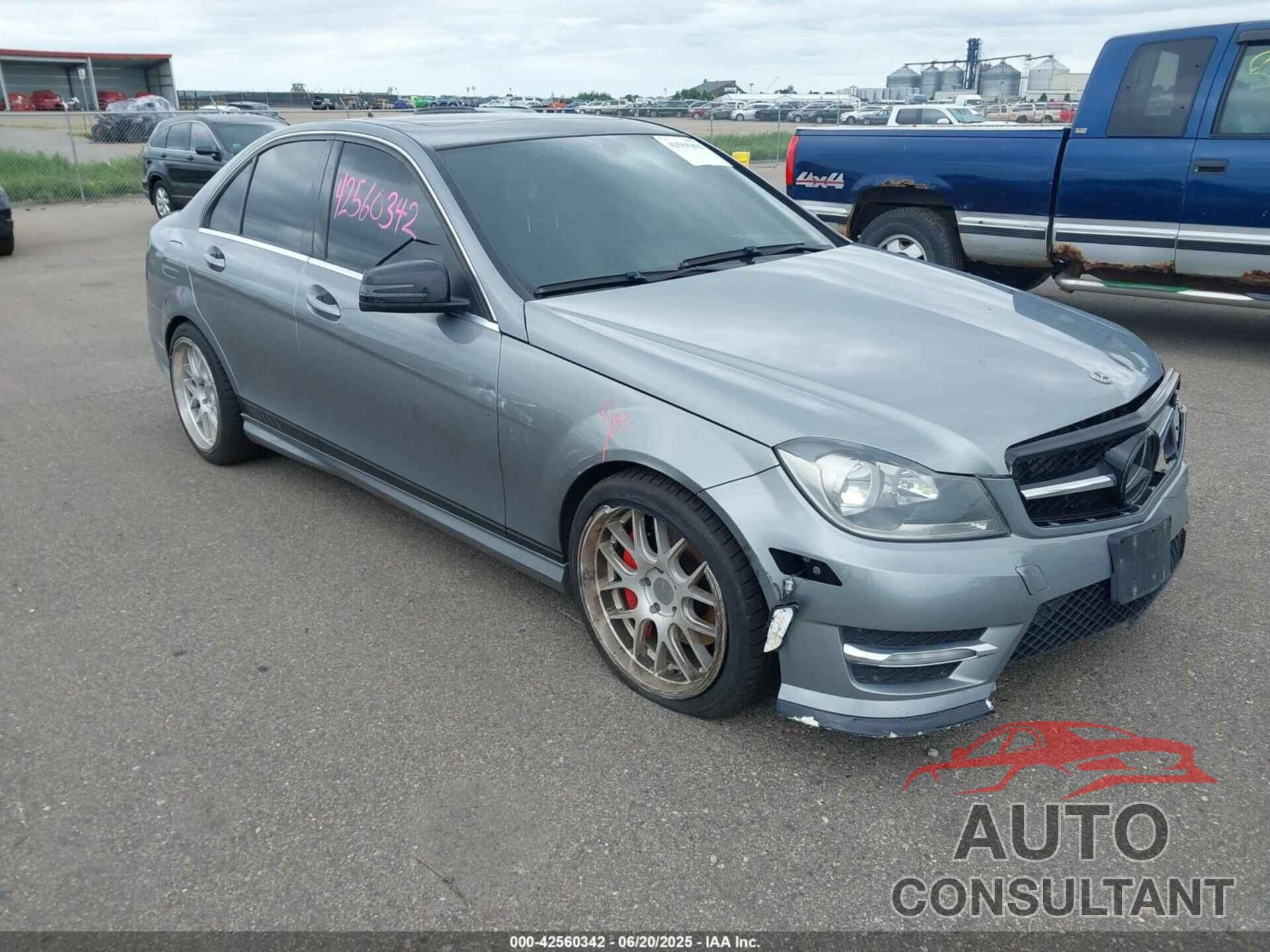 MERCEDES-BENZ C 300 2013 - WDDGF8AB1DR256425