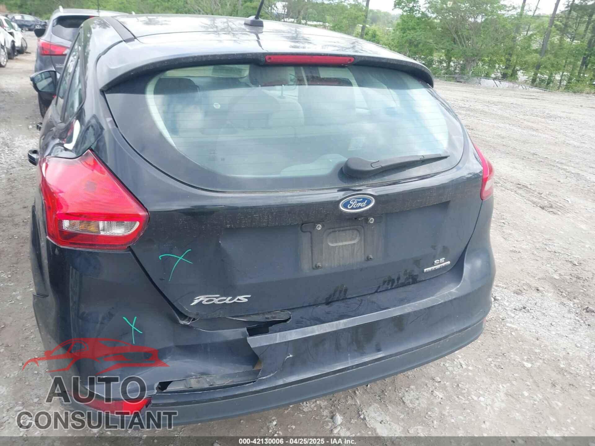 FORD FOCUS 2015 - 1FADP3K29FL381552