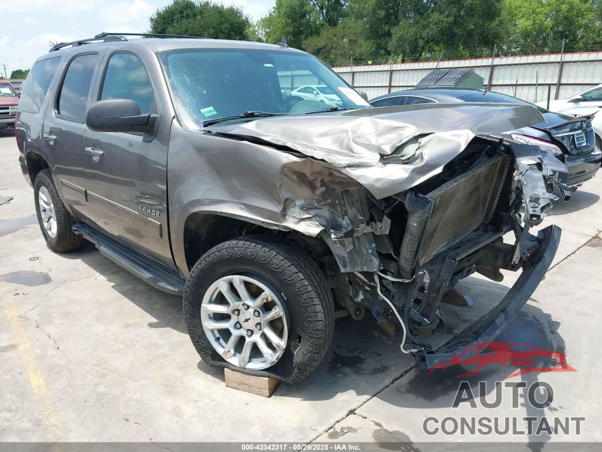 CHEVROLET TAHOE 2011 - 1GNSCAE06BR274758