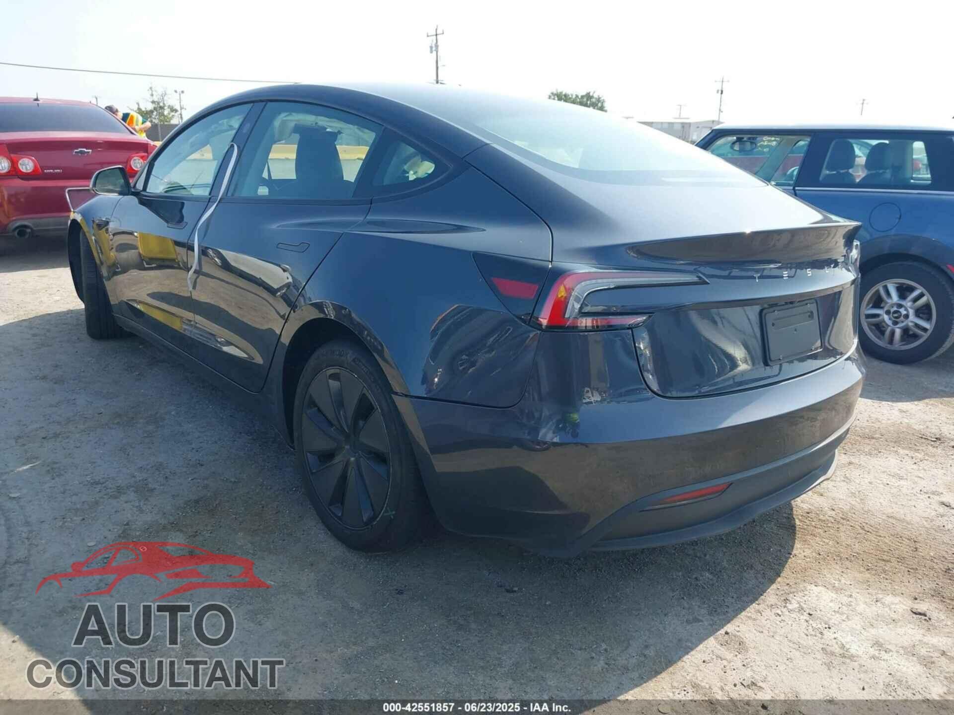 TESLA MODEL 3 2024 - 5YJ3E1EA9RF726573
