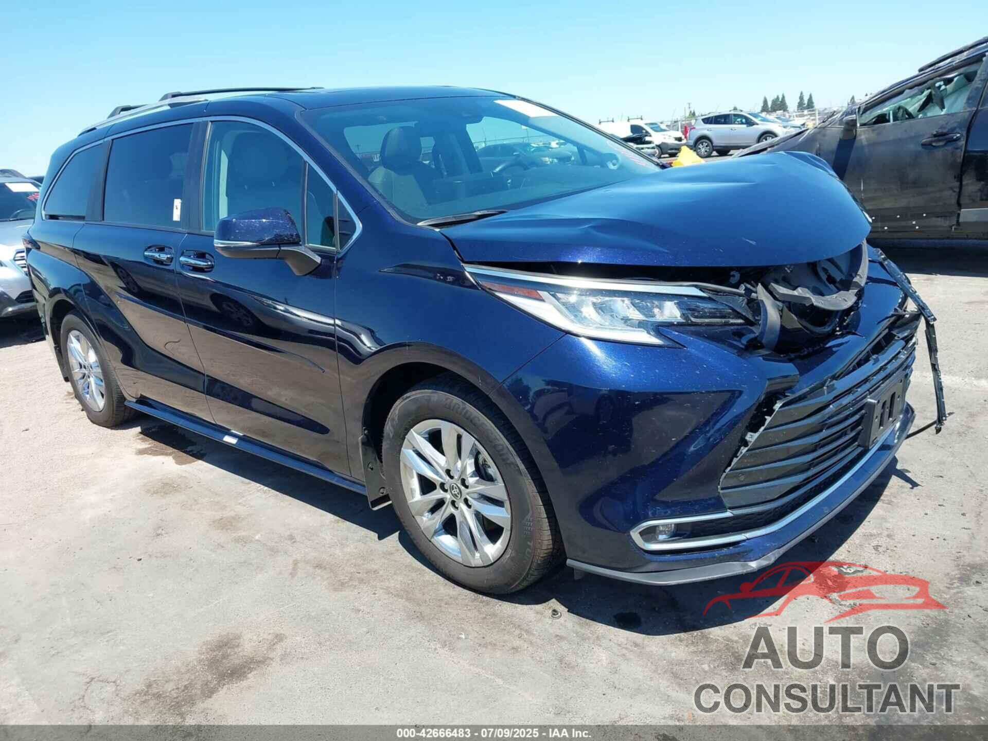 TOYOTA SIENNA 2024 - 5TDZSKFC1RS131821
