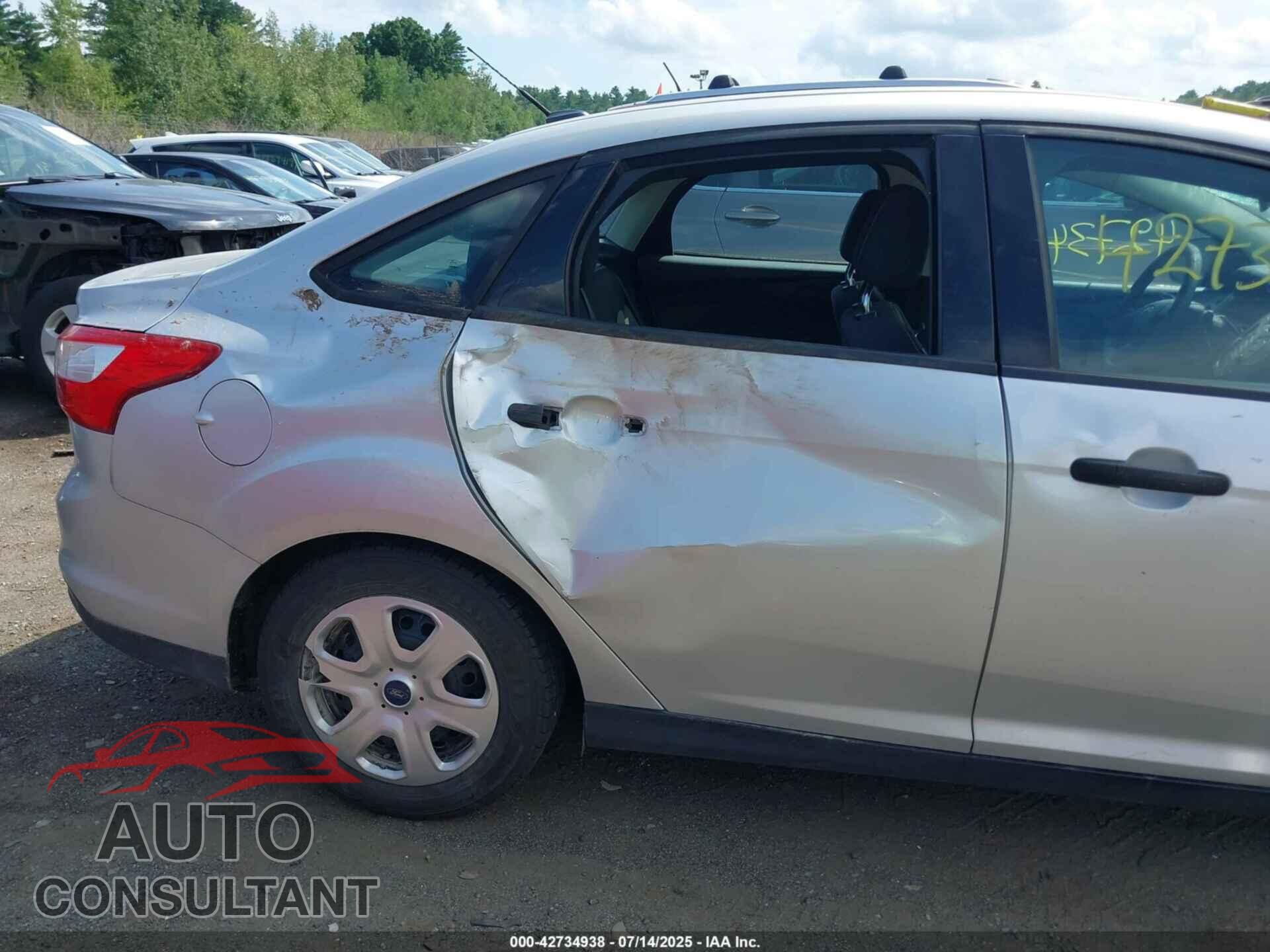 FORD FOCUS 2014 - 1FADP3E23EL231107