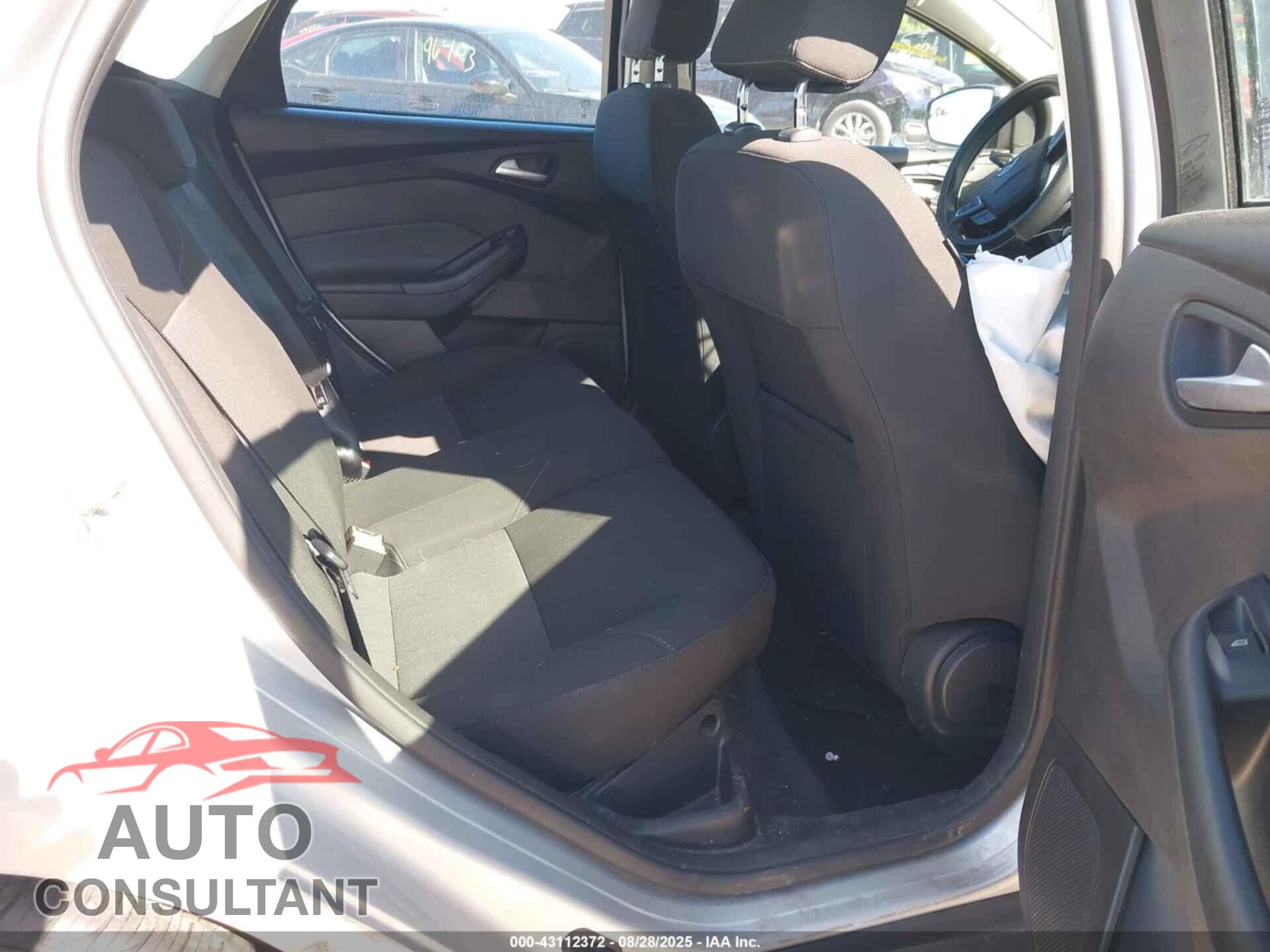 FORD FOCUS 2015 - 1FADP3K26FL328663