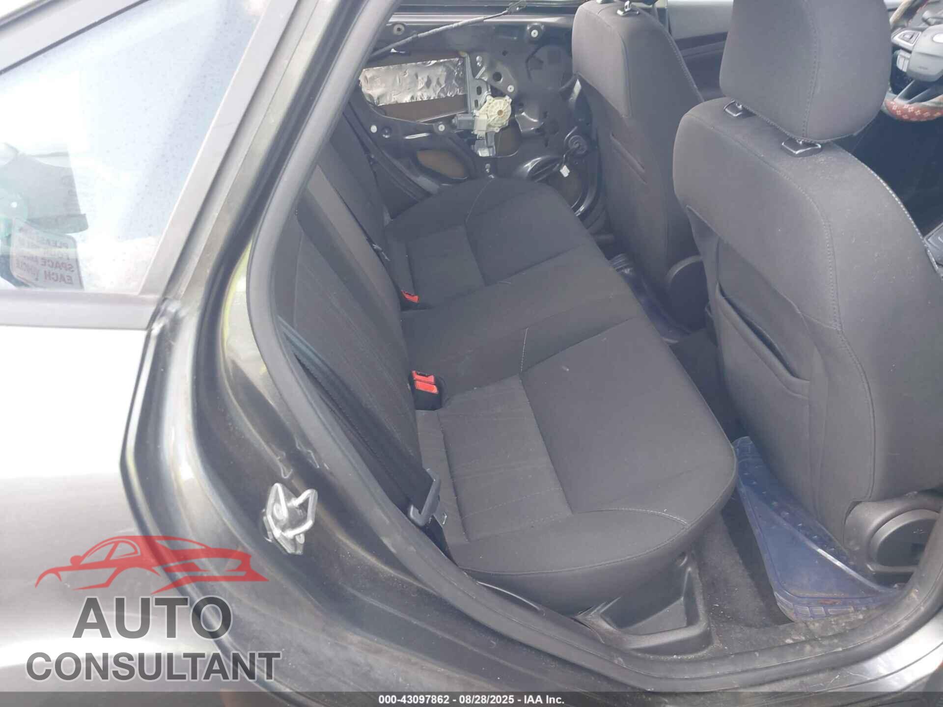FORD FOCUS 2017 - 1FADP3F28HL300182