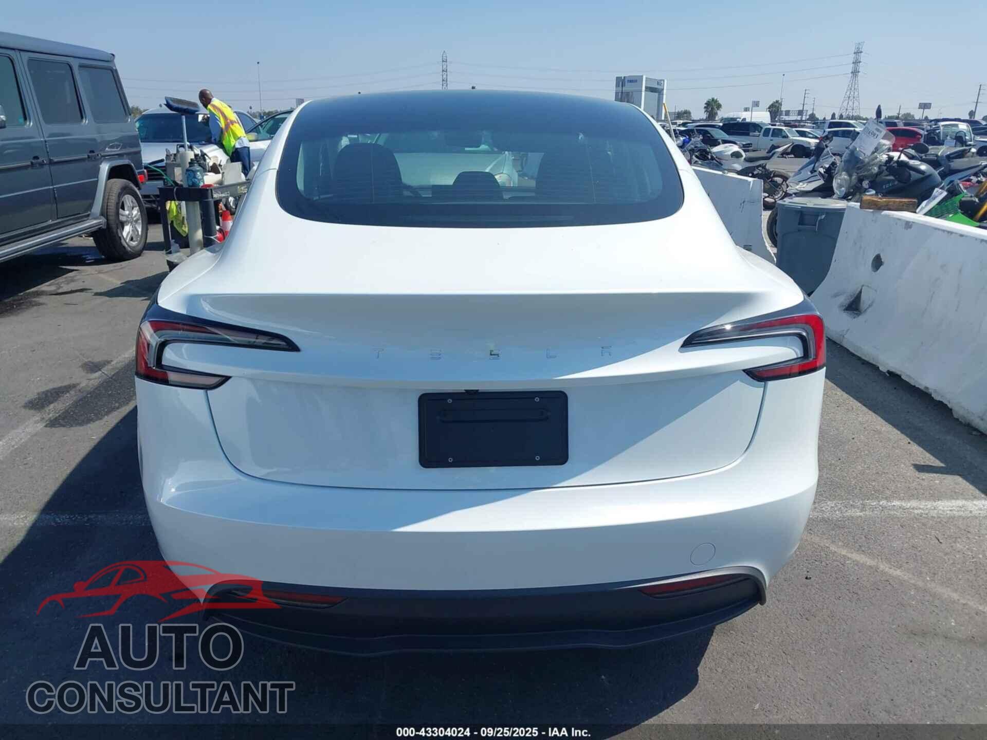 TESLA MODEL 3 2025 - 5YJ3E1EA7SF024855