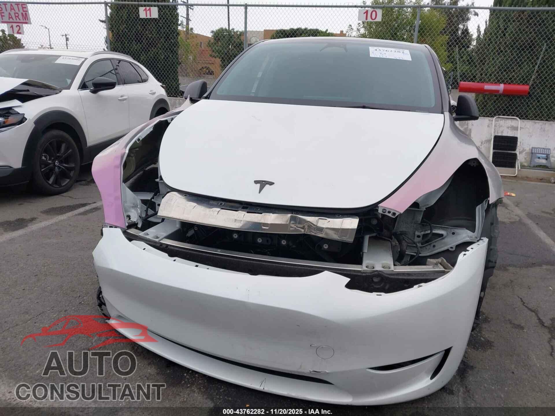 TESLA MODEL Y 2023 - 7SAYGDEE8PA083358
