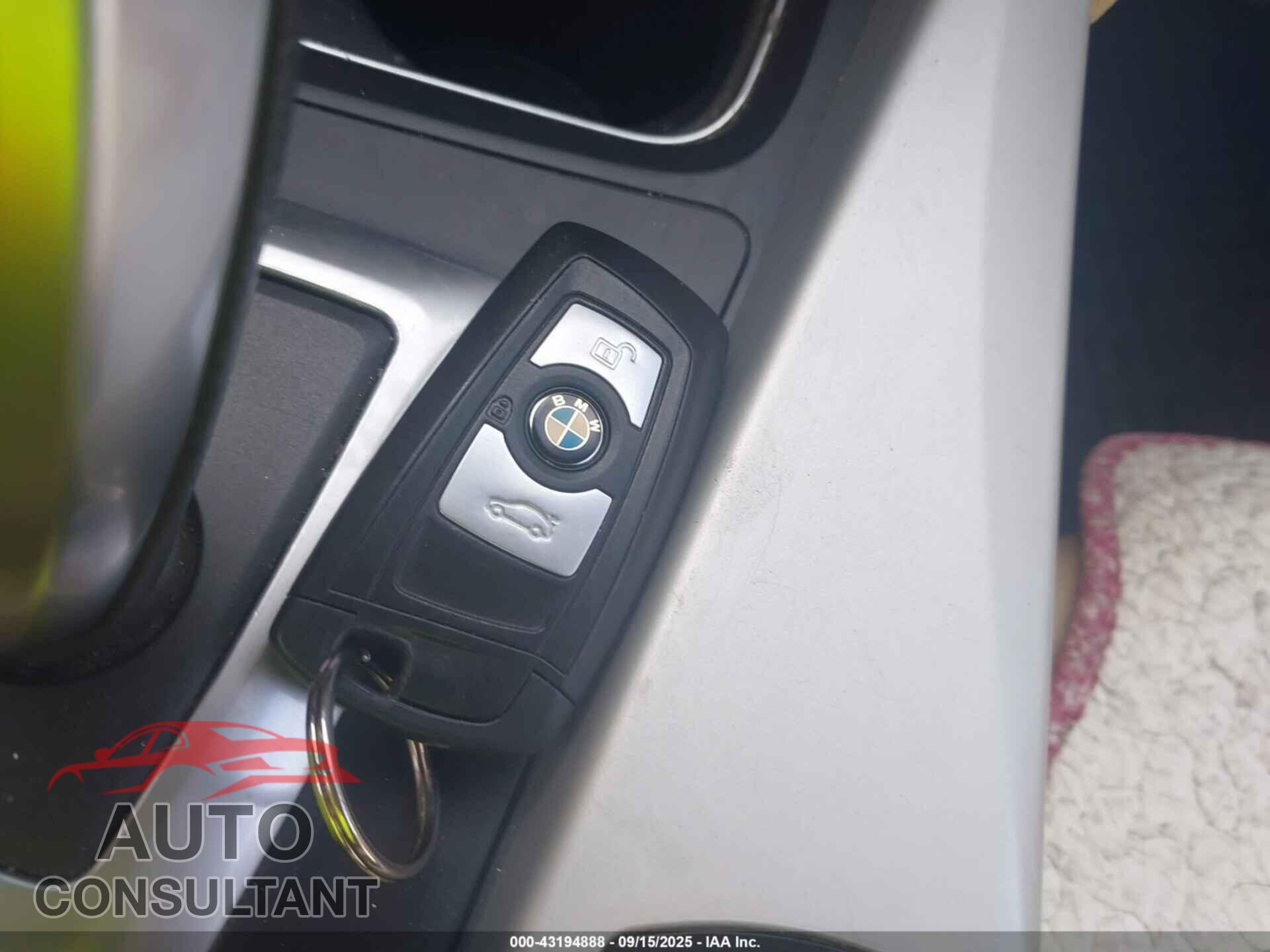 BMW 320I 2013 - WBA3C3C59DF979417