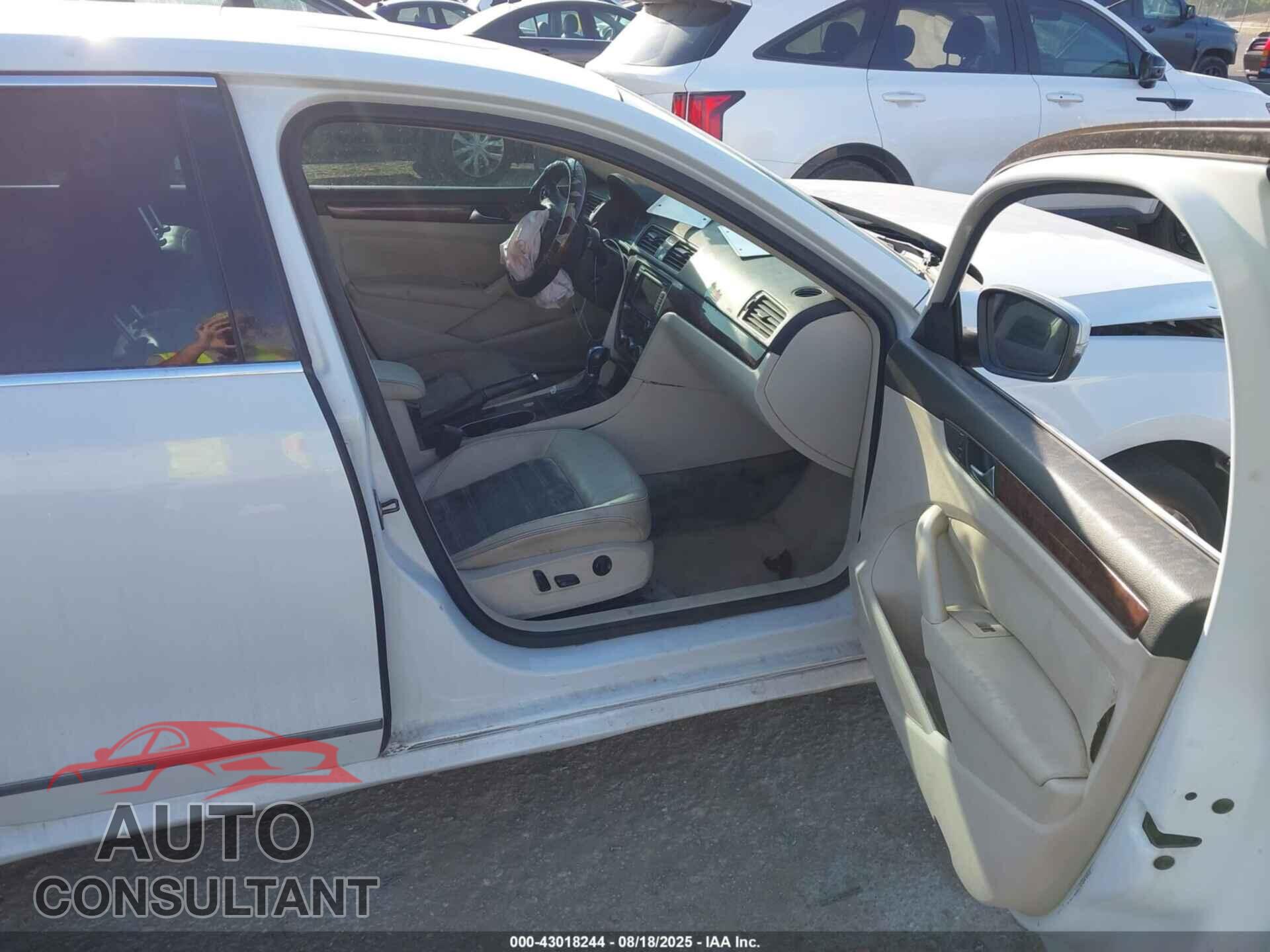 VOLKSWAGEN PASSAT 2013 - 1VWCM7A31DC069901